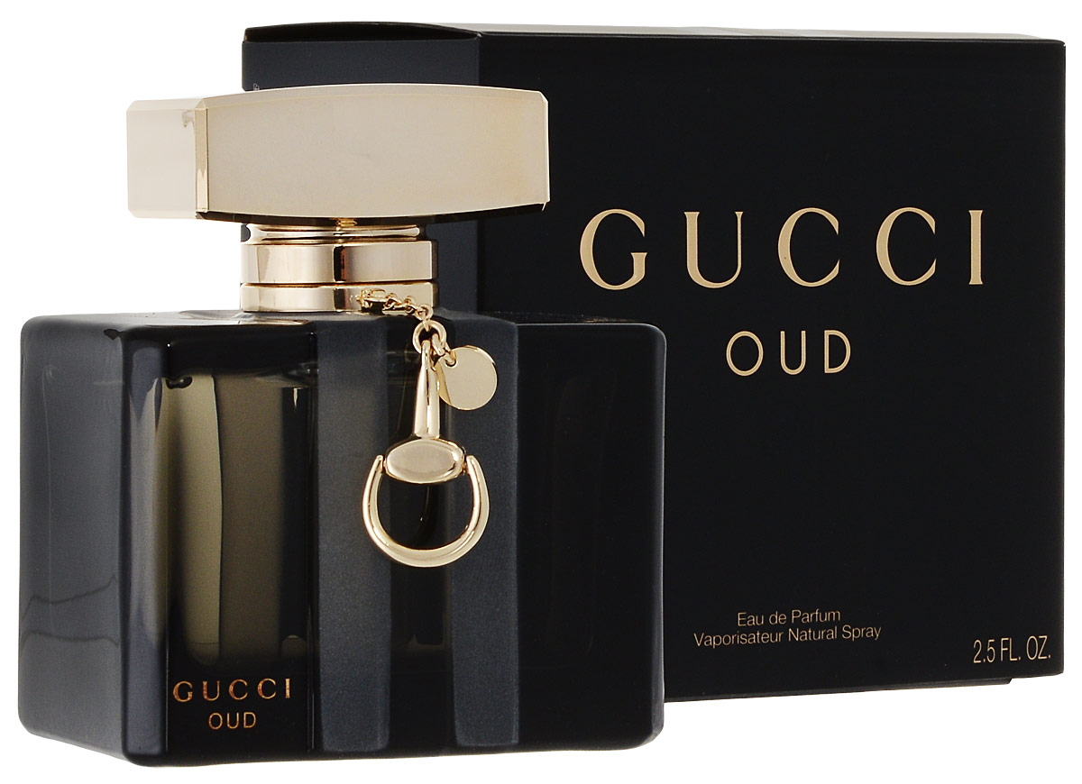 Gucci Oud Парфюмированная вода женская 75 мл0737052824376 Gucci Oud Парфюмированная вода женская 75 мл0737052824376Gucci Oud – стильный, гламурный и немного загадочный восточно-древесный унисекс парфюм от бренда Gucci. Аромат является фланкером парфюма Gucci 2007 года. Редакция 2014 года посвящена очень популярному в наше время аромату дерева уд. Его элегантный и очень гармоничный запах вдохновляет множество парфюмеров на создание ароматов на его основе. Но Аромат от Гуччи звучит совершенно по-особенному, соединив стильный восточный уд с изысканной роскошью западных парфюмов. Даже дымчатый, почти черный с золотистой пробкой и крошечным золотым брелком флакон является самим воплощением элегантности и стиля. Парфюм раскрывается фруктовыми нотами спелой, чуть прохладной груши и бархатистой малины, дополненными изысканным пряным ароматом шафрана. Сердце аромата наполнено роскошным бархатистым ароматом розы и терпковато-медовым запахом цветов апельсинового дерева. Роскошный элегантный уд лежит в базе аромата, окруженный теплыми нотами пачули, нежным мускусом и почти призрачной амброй.