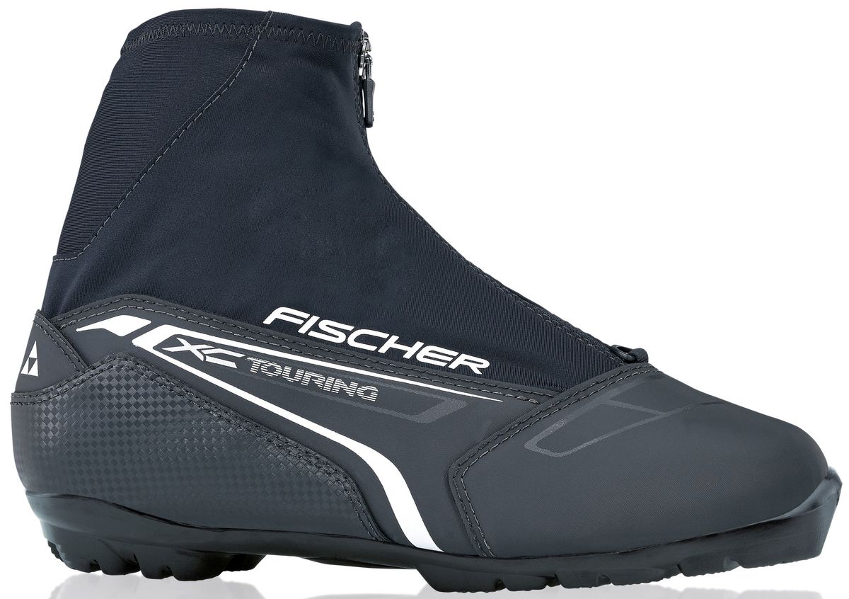 Ботинки лыжные беговые Fischer XC Touring Black, цвет: черный, желтый, белый. S21215. Размер 44S21215 Ботинки лыжные беговые Fischer XC Touring Black, цвет: черный, желтый, белый. S21215. Размер 44S21215Отличный ботинок для лыжных прогулок. Клапан на молнии и водоотталкивающий утеплитель Comfort Guard отлично защищают ноги от холода и влаги. NTERNAL MOLDED HEEL CAP Внутренняя пластиковая вставка анатомической формы в пяточной части. Очень легкая и термоформируемая. GAITER RING Кольцо-крепление, подходящие для всех популярных моделей гамашей, для дополнительной защиты от снега и влаги. LACE COVER Дополнительная защита шнуровки, предотвращает проникновение влаги и холода. CLEANSPORT NXT Специальная пропитка подкладки и стелек ботинок. Система из полезных микробов, которые устраняют неприятный запах. COMFORT GUARD Очень легкий, водоотталкивающий изоляционный материал. Дополнительно защищает от холода мысок и переднюю часть стопы. T3 Полиуретановая подошва с хорошей гибкостью, устойчивая к износу при ходьбе. Также используется в детских ботинках. SPORT FIT CONCEPT Для каждой целевой группы разработан свой тип колодки, который...