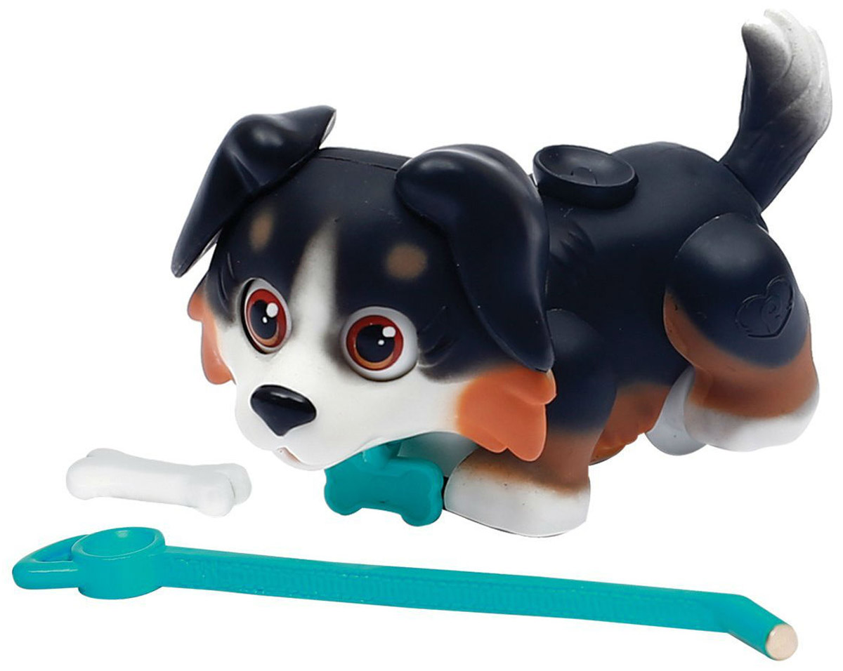 Pet Club Parade Фигурка Собачка породы бернская овчаркаPTD00131_триколор Pet Club Parade Фигурка Собачка породы бернская овчаркаPTD00131_триколорФигурка Собачка породы бернская овчарка привлечет внимание вашего малыша и подарит много часов, посвященных игре с ней. В комплекте: собачка, поводок, косточка. Собачка забавно двигает лапками и головой при ходьбе. При желании можно присоединить специальный поводок к ошейнику. На спинке расположен джойстик, с помощью которого можно управлять головой, хвостиком и глазами собачки. Щенок может взаимодействовать с аксессуарами. Например, благодаря встроенным магнитам, подбирать косточку, или следовать ней. На ошейнике собачки есть бирка в виде косточки, на которой можно написать имя своего любимца!