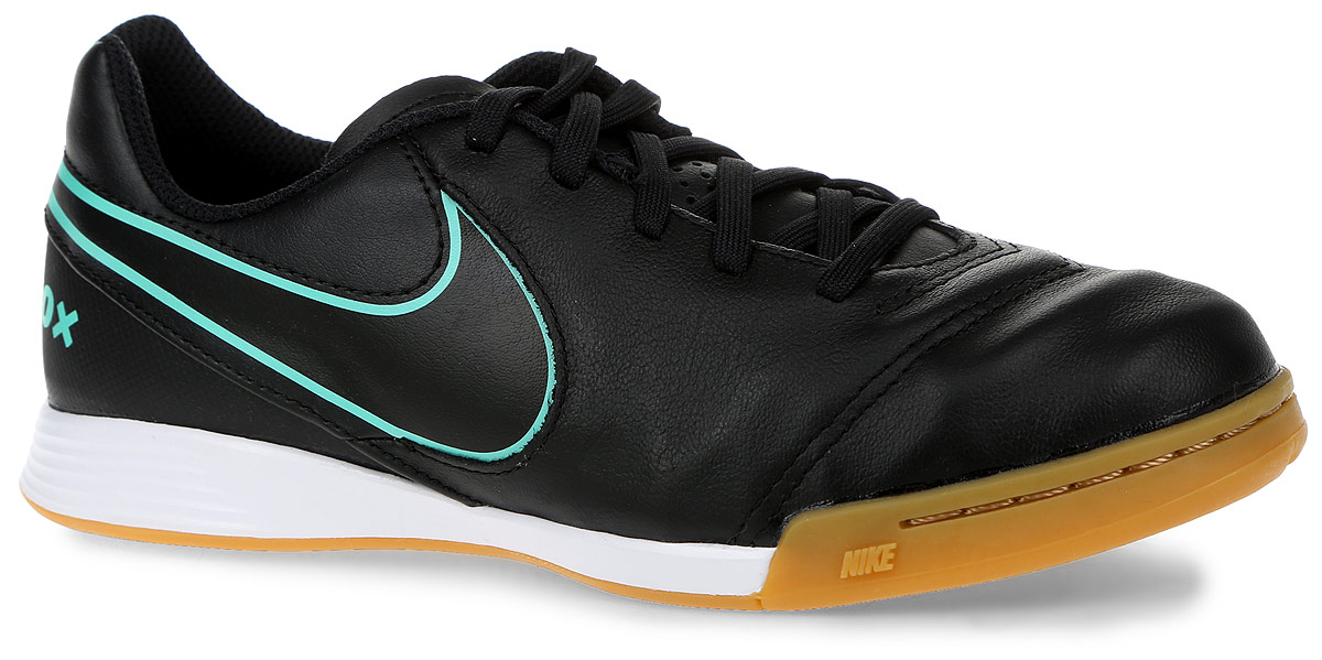 Бутсы детские Nike Tiempox Legend, цвет: черный, зеленый. Размер 3 (34)819190-004 Бутсы детские Nike Tiempox Legend, цвет: черный, зеленый. Размер 3 (34)819190-004Зальные бутсы Nike Tiempox Legend используется на полях с мягкими и жесткими натуральными покрытиями. Комфорт с Nike Dri-FIT - при изготовлении верха используется комбинация материалов, что позволяет снизить вес бутс, добиться мягкой посадки и отличного чувства мяча при касании, плоские шипы на подошве придают дополнительную устойчивость. По бокам бутсы украшены логотипом фирмы Nike.