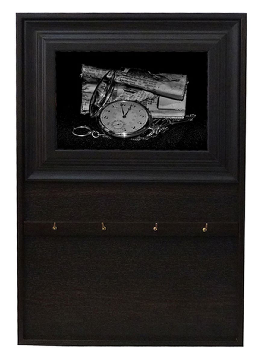 Вешалка-ключница Milarte Открытая, 31 х 24,5 х 1,5 см. KOMV-107052KOMV-107052 Вешалка-ключница Milarte Открытая, 31 х 24,5 х 1,5 см. KOMV-107052KOMV-107052Вешалка-ключница Milarte Открытая, выполненная из МДФ, украсит интерьер помещения, а также поможет создать атмосферу уюта. Ключница, декорированная оригинальным изображением, станет не только украшением вашего дома, но и послужит функционально. Изделие имеет четыре металлических крючка для ключей. Вешалка-ключница подвешивается на стену, крепежные элементы входят в комплект. Размер изображения: 17 х 12 см.