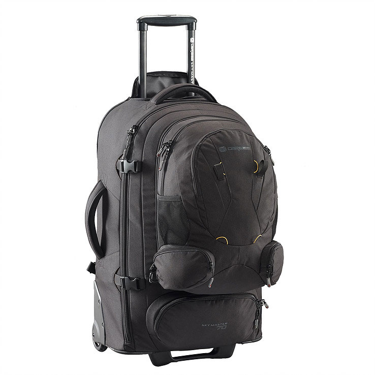Рюкзак на колесах Caribee Sky Master, цвет: черный, 70 л6918 Рюкзак на колесах Caribee Sky Master, цвет: черный, 70 л6918Sky Master предоставляет вам выбор – нести рюкзак или катить его по земле. 70-и и 80-и литровые рюкзаки очень легкие и оборудованы скрытой системой анатомических лямок с мягкой подушкой, бедренном ремнем, поясничной поддержкой, отстегивающимися верхним и нижним отделами, что делает их использование сплошным удовольствием! Алюминиевая выдвигающаяся ручка и большие колеса позволяют легко преодолевать любые дороги. Эти рюкзаки также имеют отстегивающийся небольшой рюкзак, расположенный на лицевой части. Это означает, что по приезде на место вам не понадобится таскать повсюду весь рюкзак целиком. Чтобы помочь разложить вещи во время путешествия, рюкзак оборудован длинной молнией и отстегивающимся отделом для обуви. Таким образом вы легко сможете достать вещи из любого места рюкзака, а ваша обувь не испачкает одежду. Закрывающийся на молнию корпус, набедренные ремни с мягкой защитой, множество внутренних карманов и фиксирующие ремни, защищающие вашу одежду, делают Sky Master надежным и...