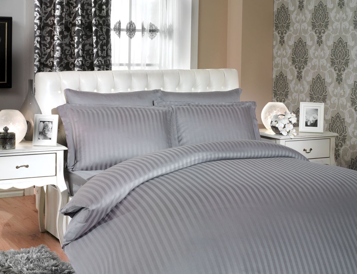 Комплект белья Hobby Home Collection Diamond Stripe, евро, наволочки 50x70, 70x70, цвет: серый000053BO00602 Комплект белья Hobby Home Collection Diamond Stripe, евро, наволочки 50x70, 70x70, цвет: серый000053BO00602Комплект белья Hobby Home Collection состоит из простыни, пододеяльника и 4 наволочек. Белье выполнено из бамбуковой пряжи - мягкого и легкого материала с приятным блеском. Хорошо пропускает влагу. По тонкости и белизне бамбук напоминает классическую вискозу, а также обладает высокой прочностью. К тому же в противовес другим натуральным тканям, он практически не меняется и не электризуется. Даже после пятидесяти стирок, ткань остается антибактериальной. Постельное белье из такой ткани идеально подходит для аллергиков и детей, поскольку не вызывает аллергии. Есть еще одно свойство бамбука - он полезен для кожи благодаря содержащимся в бамбуке аминокислотам.