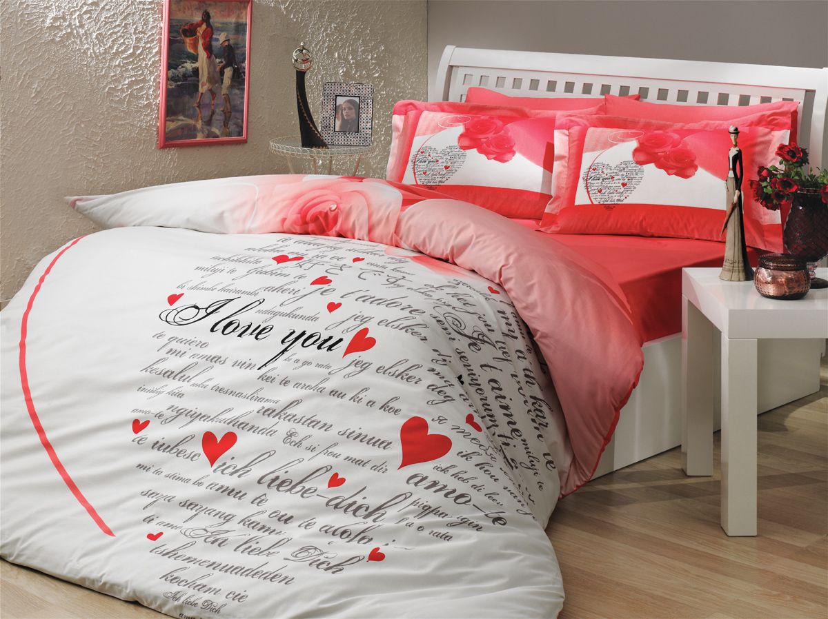 Комплект белья Hobby Home Collection Angela, евро, наволочки 50x70, 70x70, цвет: красный1501000045 Комплект белья Hobby Home Collection Angela, евро, наволочки 50x70, 70x70, цвет: красный1501000045Комплект белья Hobby Home Collection состоит из простыни, пододеяльника и 4 наволочек. Белье выполнено из поплина - это ткань из 100% натурального хлопка. По легенде этот материал впервые произвели во французской резиденции Папы Римского, городе Авиньон. За это ткань назвали поплином, что означает папский. По своим характеристикам она напоминает бязь, однако, на ощупь гораздо более мягкая и гладкая. Прекрасные потребительские качества обеспечили поплину популярность у розничного покупателя: ткань не выцветает и не мнется, ее можно не гладить вообще; не линяет и не деформируется при стирке до сорока градусов; на сто процентов состоит из натуральных хлопковых волокон.