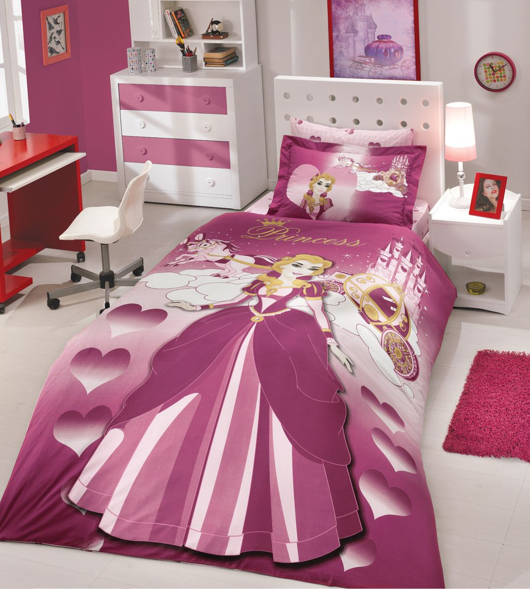 Комплект белья Hobby Home Collection Lady, 1,5-спальный, наволочки 50x70, 70x70, цвет: бордовый1501000128 Комплект белья Hobby Home Collection Lady, 1,5-спальный, наволочки 50x70, 70x70, цвет: бордовый1501000128Комплект постельного белья Hobby Home Collection изготовлен из высококачественного поплина. Поплин - это ткань, изготавливаемая традиционным полотняным плетением из 100% хлопка, но из нитей разного калибра, за счет чего полотно получается с легким рубчиковым рельефом. По многим характеристикам ткань похожа на бязь, но на ощупь гораздо приятнее — более гладкая и мягкая. Поплин обладает лучшими свойствами ткани для постельного белья. Он плотный и в то же время мягкий на ощупь, износостойкий, немнущийся, гигроскопичный и неприхотливый в уходе, а после стирки практически не нуждается в глажке. Поплин обладает множеством преимуществ: - белье из него плотное, прочное и износостойкое; - не выцветает и не сминается; - не линяет и не деформируется (при стирке до 40°С); - натуральный хлопок в составе обеспечивает абсолютную гигиеничность постельного белья; - поплин хорошо вентилируется и впитывает влагу, отводя ее излишки от тела. По легенде этот...