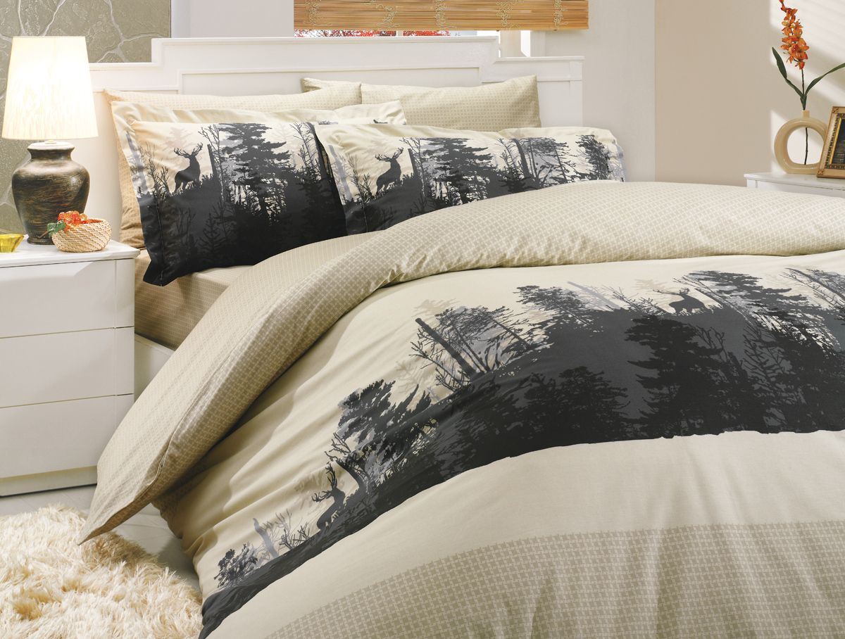 Комплект белья Hobby Home Collection Tierra, евро, наволочки 50x70, 70x70, цвет: бежевый1501000183 Комплект белья Hobby Home Collection Tierra, евро, наволочки 50x70, 70x70, цвет: бежевый1501000183Комплект постельного белья Hobby Home Collection изготовлен из высококачественного поплина. Поплин - это ткань, изготавливаемая традиционным полотняным плетением из 100% хлопка, но из нитей разного калибра, за счет чего полотно получается с легким рубчиковым рельефом. По многим характеристикам ткань похожа на бязь, но на ощупь гораздо приятнее — более гладкая и мягкая. Поплин обладает лучшими свойствами ткани для постельного белья. Он плотный и в то же время мягкий на ощупь, износостойкий, немнущийся, гигроскопичный и неприхотливый в уходе, а после стирки практически не нуждается в глажке. Поплин обладает множеством преимуществ: - белье из него плотное, прочное и износостойкое; - не выцветает и не сминается; - не линяет и не деформируется (при стирке до 40°С); - натуральный хлопок в составе обеспечивает абсолютную гигиеничность постельного белья; - поплин хорошо вентилируется и впитывает влагу, отводя ее излишки от тела. По легенде этот...