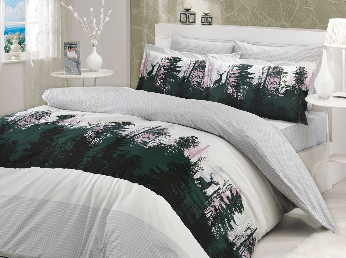 Комплект белья Hobby Home Collection Tierra, евро, наволочки 50x70, 70x70, цвет: серый1501000186 Комплект белья Hobby Home Collection Tierra, евро, наволочки 50x70, 70x70, цвет: серый1501000186Комплект постельного белья Hobby Home Collection изготовлен из высококачественного поплина. Поплин - это ткань, изготавливаемая традиционным полотняным плетением из 100% хлопка, но из нитей разного калибра, за счет чего полотно получается с легким рубчиковым рельефом. По многим характеристикам ткань похожа на бязь, но на ощупь гораздо приятнее — более гладкая и мягкая. Поплин обладает лучшими свойствами ткани для постельного белья. Он плотный и в то же время мягкий на ощупь, износостойкий, немнущийся, гигроскопичный и неприхотливый в уходе, а после стирки практически не нуждается в глажке. Поплин обладает множеством преимуществ: - белье из него плотное, прочное и износостойкое; - не выцветает и не сминается; - не линяет и не деформируется (при стирке до 40°С); - натуральный хлопок в составе обеспечивает абсолютную гигиеничность постельного белья; - поплин хорошо вентилируется и впитывает влагу, отводя ее излишки от тела. По легенде этот...