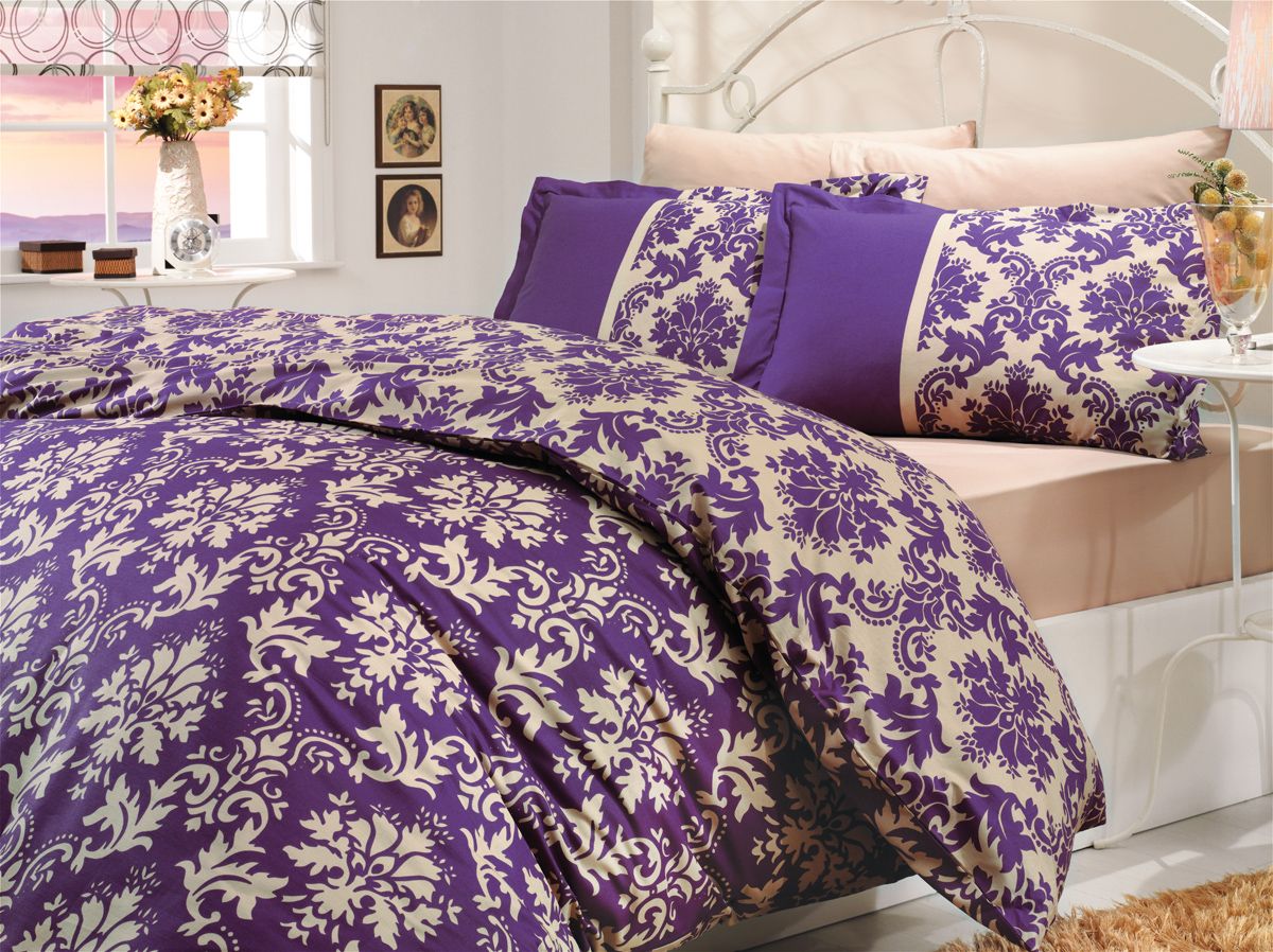 Комплект белья Hobby Home Collection Avangarde, 2-спальный, наволочки 70x70, цвет: фиолетовый1501000626 Комплект белья Hobby Home Collection Avangarde, 2-спальный, наволочки 70x70, цвет: фиолетовый1501000626Комплект белья Hobby Home Collection состоит из простыни, пододеяльника и 4 наволочек. Белье выполнено из поплина - это ткань из 100% натурального хлопка. По легенде этот материал впервые произвели во французской резиденции Папы Римского, городе Авиньон. За это ткань назвали поплином, что означает папский. По своим характеристикам она напоминает бязь, однако, на ощупь гораздо более мягкая и гладкая. Прекрасные потребительские качества обеспечили поплину популярность у розничного покупателя: ткань не выцветает и не мнется, ее можно не гладить вообще; не линяет и не деформируется при стирке до сорока градусов; на сто процентов состоит из натуральных хлопковых волокон.