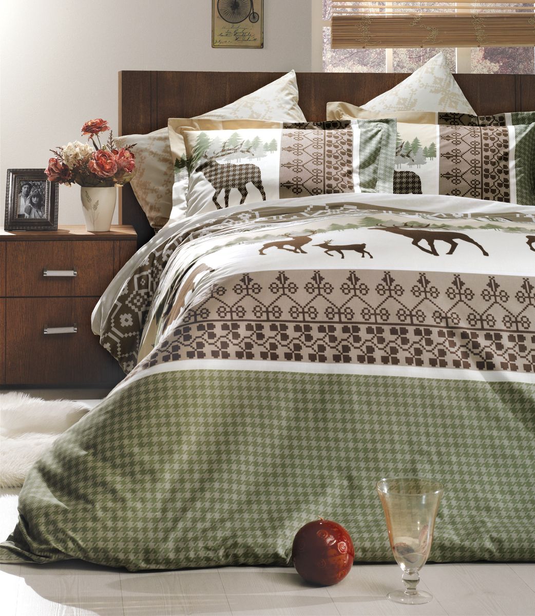 Комплект белья Hobby Home Collection Carilla, 2-спальный, наволочки 70x70, цвет: зеленый1501000635 Комплект белья Hobby Home Collection Carilla, 2-спальный, наволочки 70x70, цвет: зеленый1501000635Комплект белья Hobby Home Collection состоит из простыни, пододеяльника и 4 наволочек. Белье выполнено из поплина - это ткань из 100% натурального хлопка. По легенде этот материал впервые произвели во французской резиденции Папы Римского, городе Авиньон. За это ткань назвали поплином, что означает папский. По своим характеристикам она напоминает бязь, однако, на ощупь гораздо более мягкая и гладкая. Прекрасные потребительские качества обеспечили поплину популярность у розничного покупателя: ткань не выцветает и не мнется, ее можно не гладить вообще; не линяет и не деформируется при стирке до сорока градусов; на сто процентов состоит из натуральных хлопковых волокон.
