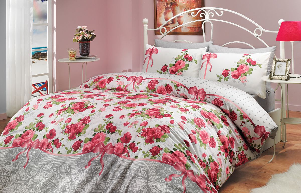 Комплект белья Hobby Home Collection Felicita, 2-спальный, наволочки 70x70, цвет: красный1501000650 Комплект белья Hobby Home Collection Felicita, 2-спальный, наволочки 70x70, цвет: красный1501000650Комплект белья Hobby Home Collection состоит из простыни, пододеяльника и 4 наволочек. Белье выполнено из ранфорса - это ткань из 100% натурального хлопка, которая легко стирается, практичнее льна, подстраивается под температуру воздуха - зимой на таком белье тепло, летом - прохладно. Мягкость и нежность материала создает чувство комфорта и защищенности. У хлопка хорошая проводимость тепла, поэтому постельное белье из него может надолго оставаться свежим. Постельное белье с оригинальными дизайнами станет отличным выбором для людей, стремящихся всегда быть стильными.