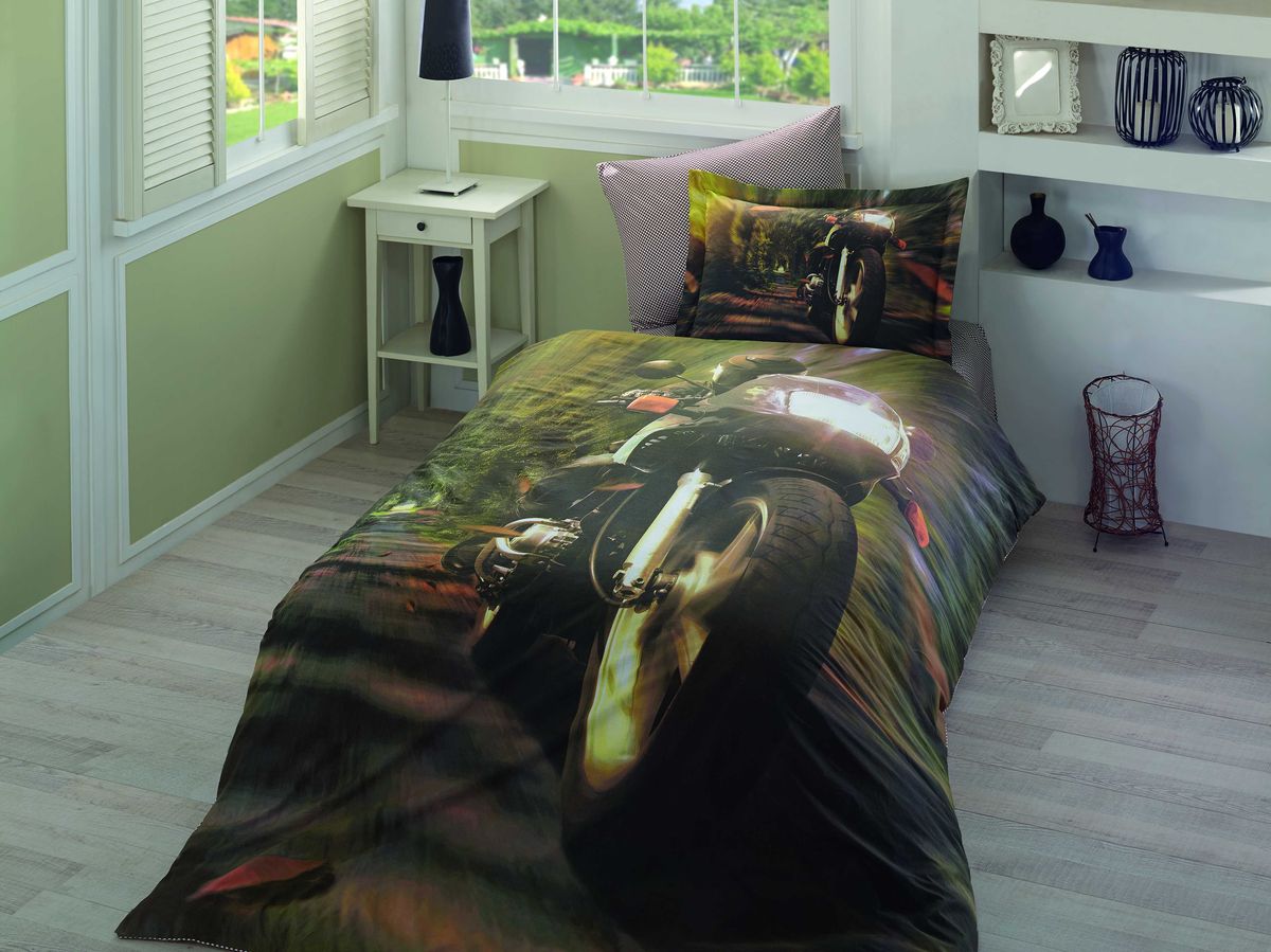 Комплект белья Hobby Home Collection Power, 1,5-спальный, наволочки 50x70, 70x70, цвет: мульти1501000890 Комплект белья Hobby Home Collection Power, 1,5-спальный, наволочки 50x70, 70x70, цвет: мульти1501000890Комплект постельного белья Hobby Home Collection изготовлен из высококачественного поплина. Поплин - это ткань, изготавливаемая традиционным полотняным плетением из 100% хлопка, но из нитей разного калибра, за счет чего полотно получается с легким рубчиковым рельефом. По многим характеристикам ткань похожа на бязь, но на ощупь гораздо приятнее — более гладкая и мягкая. Поплин обладает лучшими свойствами ткани для постельного белья. Он плотный и в то же время мягкий на ощупь, износостойкий, немнущийся, гигроскопичный и неприхотливый в уходе, а после стирки практически не нуждается в глажке. Поплин обладает множеством преимуществ: - белье из него плотное, прочное и износостойкое; - не выцветает и не сминается; - не линяет и не деформируется (при стирке до 40°С); - натуральный хлопок в составе обеспечивает абсолютную гигиеничность постельного белья; - поплин хорошо вентилируется и впитывает влагу, отводя ее излишки от тела. По легенде этот...