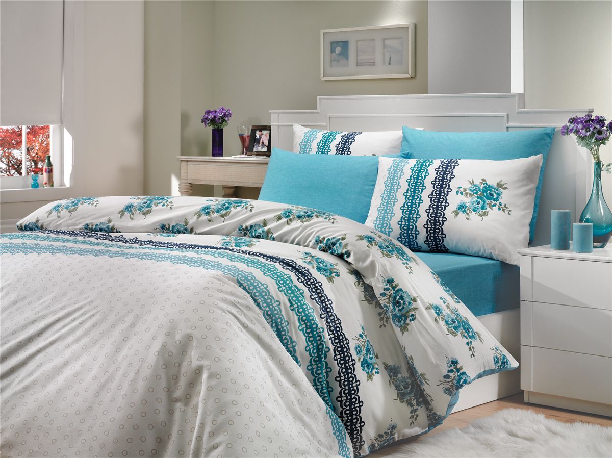 Комплект белья Hobby Home Collection Camila, 2-спальный, наволочки 70x70, цвет: синий1501000908 Комплект белья Hobby Home Collection Camila, 2-спальный, наволочки 70x70, цвет: синий1501000908Комплект белья Hobby Home Collection состоит из простыни, пододеяльника и 4 наволочек. Белье выполнено из ранфорса - это ткань из 100% натурального хлопка, которая легко стирается, практичнее льна, подстраивается под температуру воздуха - зимой на таком белье тепло, летом - прохладно. Мягкость и нежность материала создает чувство комфорта и защищенности. У хлопка хорошая проводимость тепла, поэтому постельное белье из него может надолго оставаться свежим. Постельное белье с оригинальными дизайнами станет отличным выбором для людей, стремящихся всегда быть стильными.