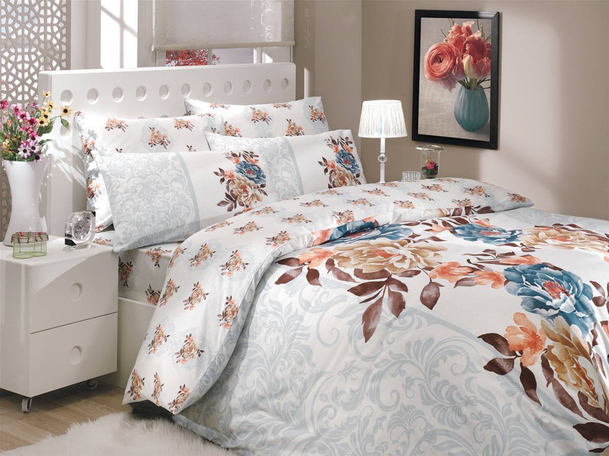 Комплект белья Hobby Home Collection Delicia, семейный, наволочки 50x70, 70x70, цвет: синий1501000984 Комплект белья Hobby Home Collection Delicia, семейный, наволочки 50x70, 70x70, цвет: синий1501000984Комплект белья Hobby Home Collection состоит из простыни, 2 пододеяльников и 4 наволочек. Белье выполнено из ранфорса - это ткань из 100% натурального хлопка, которая легко стирается, практичнее льна, подстраивается под температуру воздуха - зимой на таком белье тепло, летом - прохладно. Мягкость и нежность материала создает чувство комфорта и защищенности. У хлопка хорошая проводимость тепла, поэтому постельное белье из него может надолго оставаться свежим. Постельное белье с оригинальными дизайнами станет отличным выбором для людей, стремящихся всегда быть стильными.