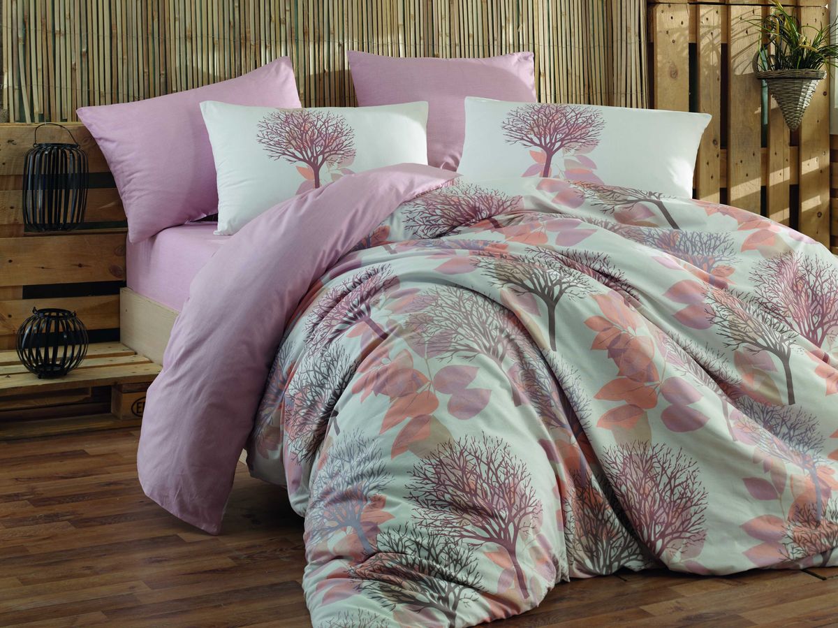 Комплект белья Hobby Home Collection Lorella, евро, наволочки 50x70, 70x70, цвет: персиковый1501001132 Комплект белья Hobby Home Collection Lorella, евро, наволочки 50x70, 70x70, цвет: персиковый1501001132Комплект постельного белья Hobby Home Collection изготовлен из высококачественного ранфорса (100% натурального хлопка). Ранфорс по своим техническим и тактильным свойствам значительно лучше бязи, практичнее льна и служит более недорогой альтернативой сатину. Ткань подстраивается под температуру воздуха: зимой на таком белье тепло, а летом прохладно. Белье легко стирается, обладает высокой гигроскопичностью и воздухопроницаемостью. Оно является достаточно прочным и стойким к деформациям, поэтому способно выдержать многочисленные циклы стирки. При этом на протяжении всего срока службы белье сохраняет мягкость и легкость. Стильный продукт с оригинальными дизайнами станет отличным выбором для людей, стремящихся всегда быть в центре внимания.