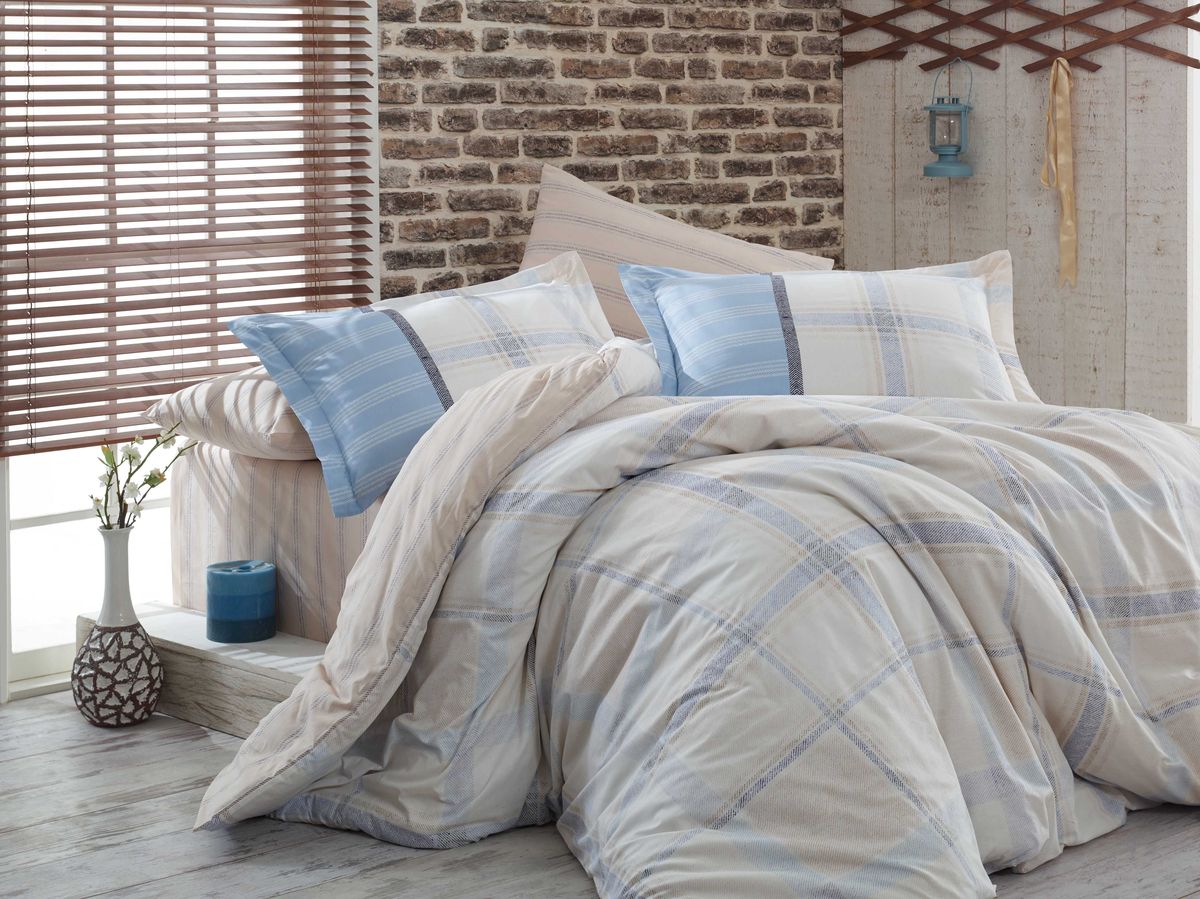 Комплект белья Hobby Home Collection Carmela, 2-спальный, наволочки 70x70, цвет: бежевый1607000015 Комплект белья Hobby Home Collection Carmela, 2-спальный, наволочки 70x70, цвет: бежевый1607000015Комплект белья Hobby Home Collection состоит из простыни, пододеяльника и 4 наволочек. Белье выполнено из поплина - это ткань из 100% натурального хлопка. По легенде этот материал впервые произвели во французской резиденции Папы Римского, городе Авиньон. За это ткань назвали поплином, что означает папский. По своим характеристикам она напоминает бязь, однако, на ощупь гораздо более мягкая и гладкая. Прекрасные потребительские качества обеспечили поплину популярность у розничного покупателя: ткань не выцветает и не мнется, ее можно не гладить вообще; не линяет и не деформируется при стирке до сорока градусов; на сто процентов состоит из натуральных хлопковых волокон.