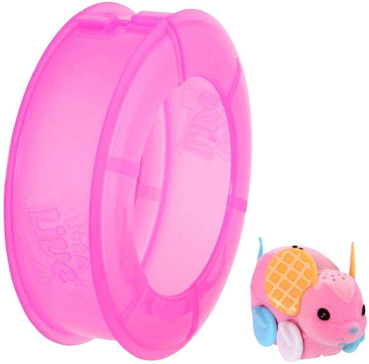 Little Live Pets Интерактивная игрушка Мышка в колесе цвет розовый28194/ast28173(28193,28194,28195) Little Live Pets Интерактивная игрушка Мышка в колесе цвет розовый28194/ast28173(28193,28194,28195)Интерактивная игрушка Little Live Pet Мышка в колесе изготовлена из высокопрочного пластика, обтянутого флоком. Тело игрушки на ощупь напоминает настоящую шерстку мышонка. Мышка легко и быстро двигается по полу комнаты в колесе благодаря колесикам. Ее красивые ушки разукрашены яркими узорами. Мышка издает писк и фырканье, очень похожие на настоящие. Кнопка включения расположена на месте рта. Сенсор расположен на спине мышки. Достаточно провести по нему пальцем, чтобы мышка начала движение. Рекомендовано для детей от 5 лет. Для работы требуются 3 батарейки типа AG13 (LR44) (комплектуется демонстрационными).