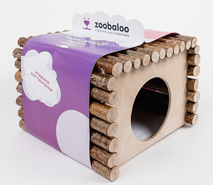 Домик для грызуна Zoobaloo КвадроДом большой 23х15х17 см616 Домик для грызуна Zoobaloo КвадроДом большой 23х15х17 см616Оригинальный домик для грызунов из орешника. Благодаря технологии производства «без гвоздя» и использовании «съедобного» клея ваш любимец может не только жить в этом домике, но и кусать и грызть его, и все это абсолютно безопасно! Благодаря прямоугольной форме крыши из веток орешника, домик успешно может быть использован в качестве спортивного снаряда для поддержания формы вашего питомца! По нему можно бегать, лазить!