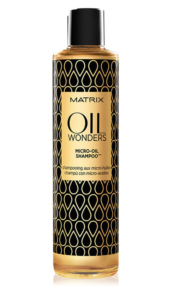 Matrix Oil Wonders Шампунь 300 млP0959600 Matrix Oil Wonders Шампунь 300 млP0959600Легкий шампунь Oil Wonders (Ойл Вандерс) с микро-каплями Марокканского арганового масла. Нежно очищает и питает волосы, одновременно делая их мягкими и блестящими. Благодаря уникальной технологии шампуня молекула масла представлена в мелкодисперсной форме и равно распределена в составе формулы шампуня. - Невесомая текстура шампуня позволяет питает волосы совершенно без утяжеления. - Подходит для всех типов волос.