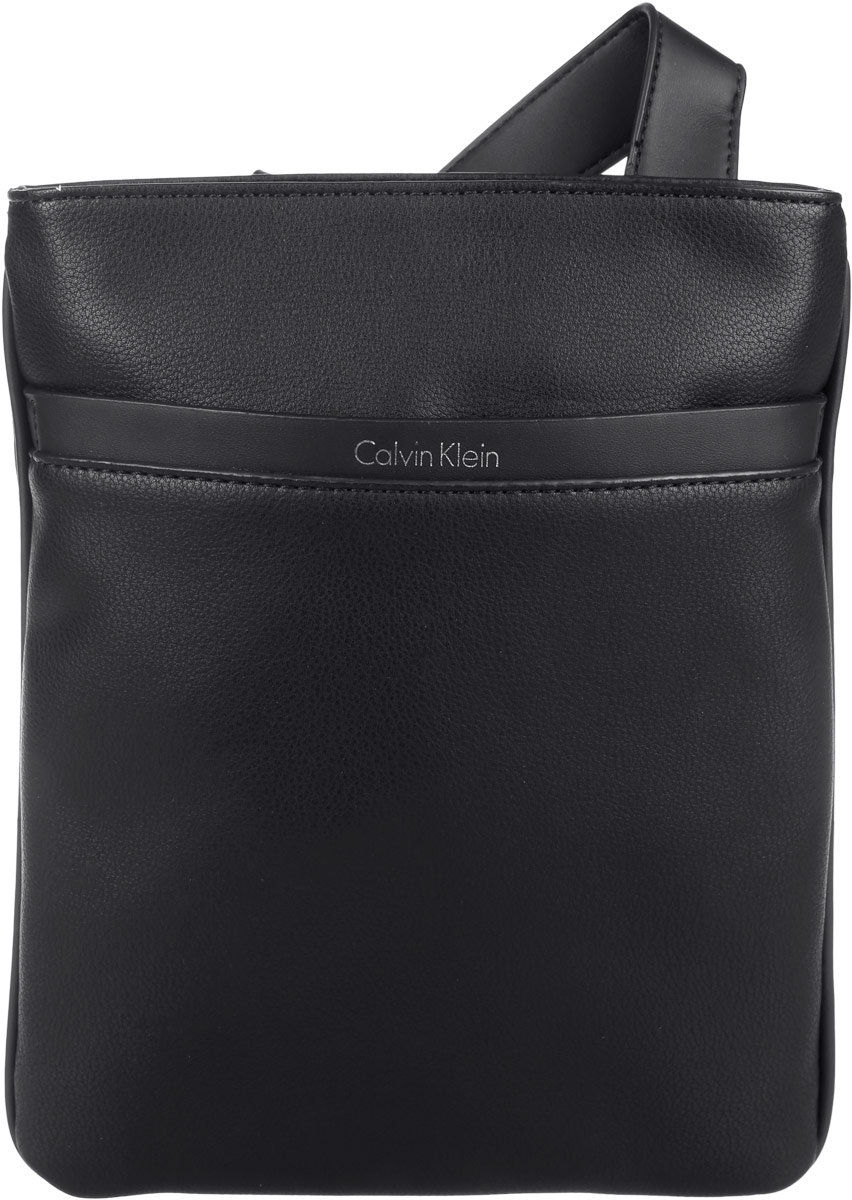Сумка мужская Calvin Klein Jeans, цвет: черный. K50K502272_0010K50K502272_0010 Сумка мужская Calvin Klein Jeans, цвет: черный. K50K502272_0010K50K502272_0010Стильная мужская сумка Calvin Klein Jeans выполнена из полиуретана. Изделие имеет одно отделение, которое закрывается на застежку-молнию. Внутри находится нашивной вместительный карман. Снаружи, на передней стенке расположен нашивной открытый карман. Сумка оснащена плечевым ремнем, который регулируется по длине. Стильная сумка идеально подчеркнет ваш неповторимый стиль.
