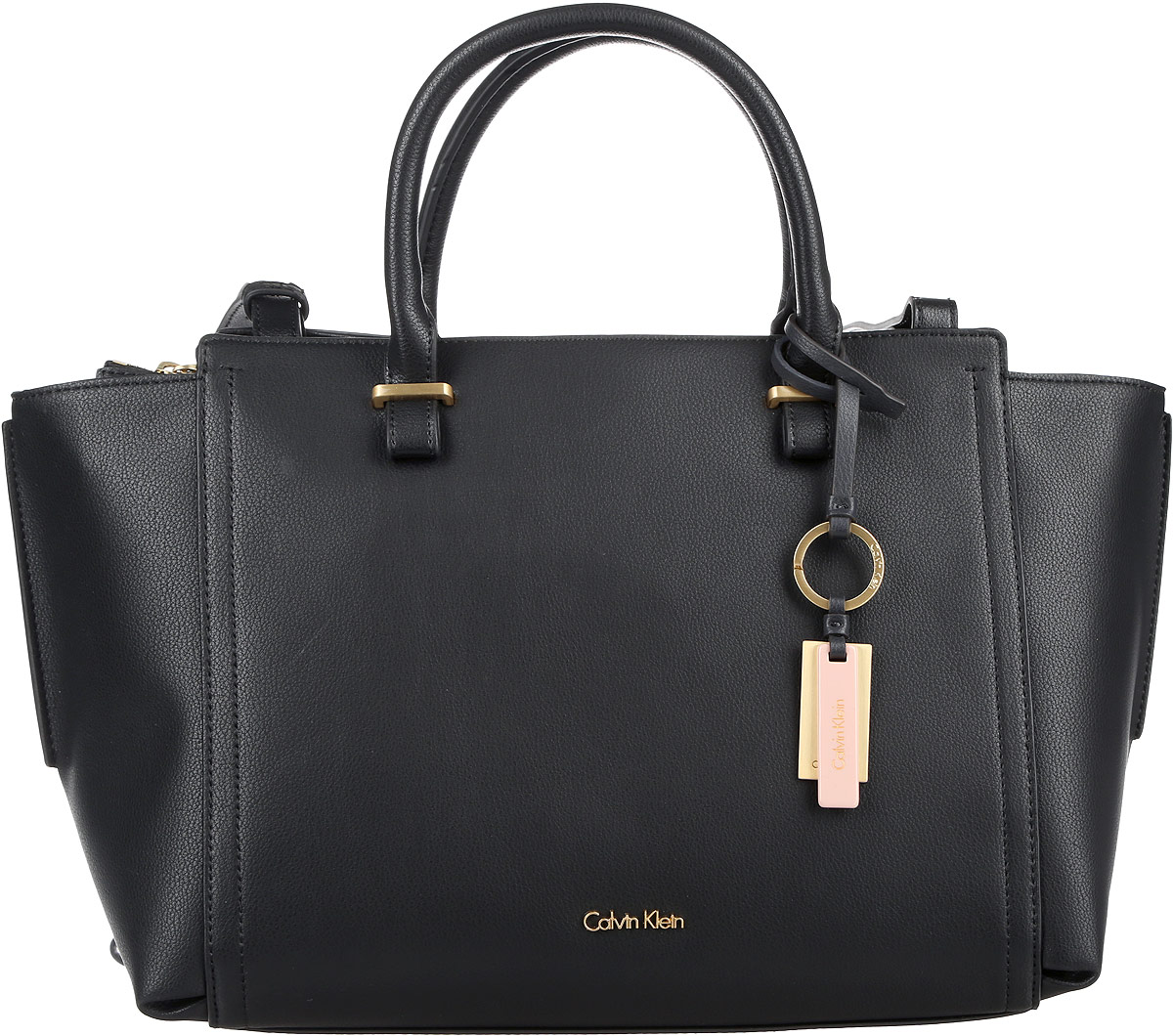 Сумка женская Calvin Klein Jeans, цвет: черный. K60K602426_0010K60K602426_0010 Сумка женская Calvin Klein Jeans, цвет: черный. K60K602426_0010K60K602426_0010Стильная женская сумка Calvin Klein Jeans выполнена из полиуретана. Изделие имеет одно отделение, закрывающееся на застежку-молнию. Внутри находятся два накладных открытых кармана с отделением на застежке-молнии и накладной карман на резинке. Сумка оснащена двумя удобными ручками. В комплект входит съемный регулируемый плечевой ремень. Изделие украшено фирменным брелоком. Стильная сумка идеально подчеркнет ваш неповторимый стиль.