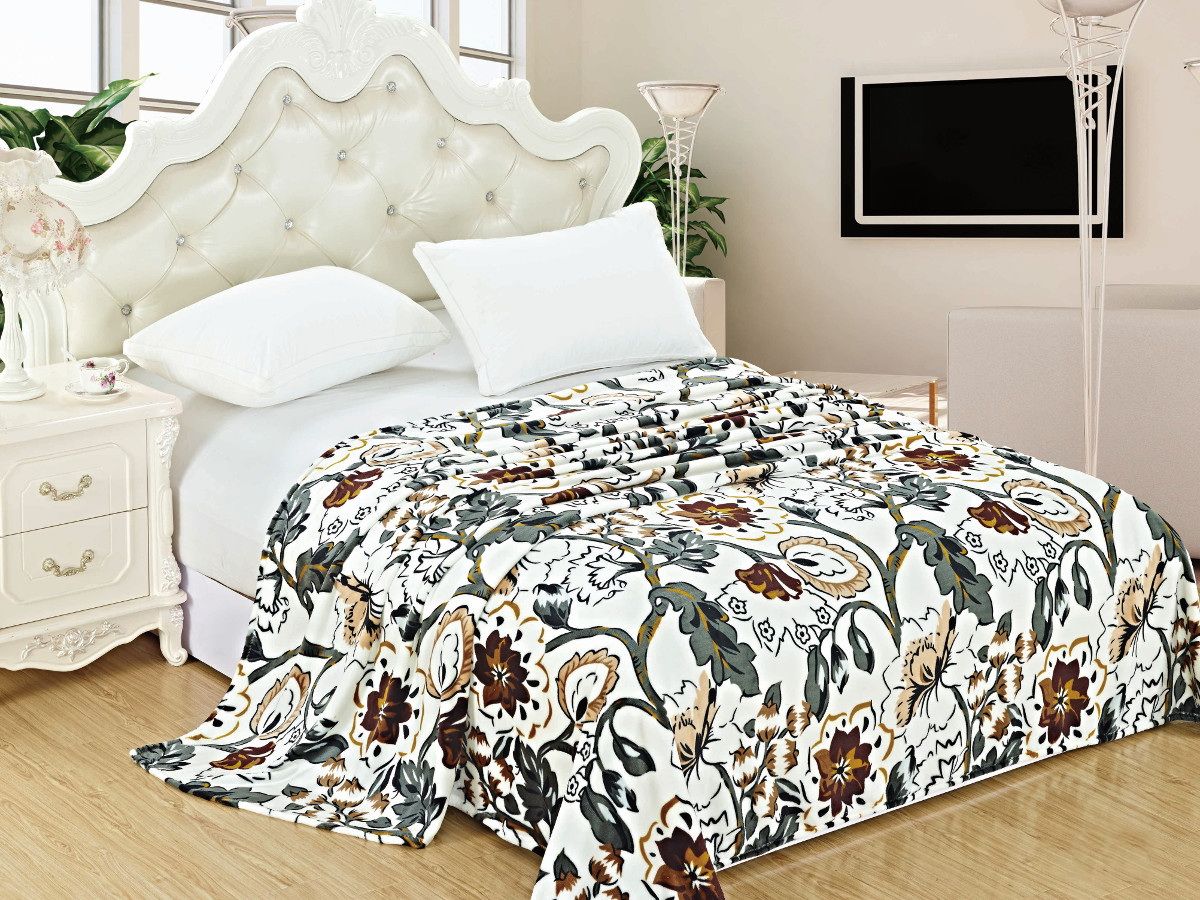 Плед Cleo Цветение Виридан, цвет: зеленый, 150 х 200 см150/023-pf Плед Cleo Цветение Виридан, цвет: зеленый, 150 х 200 см150/023-pfПлед Калифорния (микрофибра) Коллекция пледов Cleo Калифорния – модное решение вашего интерьера! Пледы сделаны из инновационного материала – микрофибра. Микрофибра (микроволокно)- прорыв в синтетической промышленности, волокна представляют собой очень тонкие волокна, тоньше человеческого волоса. Благодаря свой структуре, микрофибра имеет ряд преимуществ: - отличные впитывающие свойства и способность пропускать воздух, под пледами будет комфортно и зимой и летом; - структура микроволокна позволяет окрашивать в различные цвета, т.к. при дальнейшем уходе краски не выцветают и не линяют, не смотря на простоту в уходе; - пледами можно укрываться и не бояться, что на вашей одежде останутся следы ворса; - пледы прослужат невероятно долго. Коллекция пледов Cleo Калифорния – для самого требовательного покупателя, разнообразие стилей и нежность и комфорт вашей семьи в любое время года!
