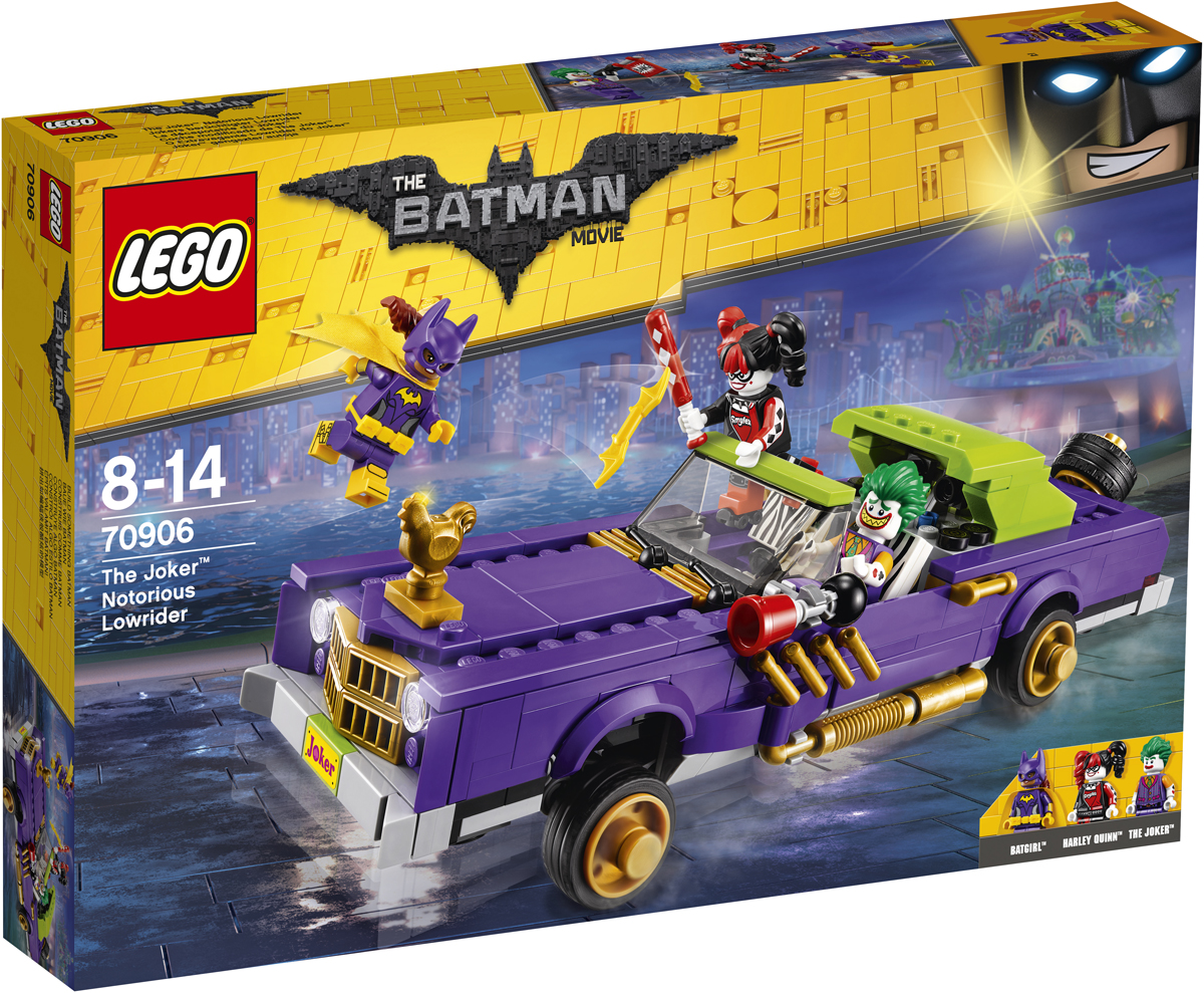 LEGO Batman Movie Конструктор Лоурайдер Джокера 7090670906 LEGO Batman Movie Конструктор Лоурайдер Джокера 7090670906Джокер вместе с Харли Квин колесят по Готем-сити и совершают одно преступление за другим. Помогите Бэтгёрл остановить автомобиль Джокера с низкой подвеской, который наводит ужас на горожан, но будьте осторожнее: в багажнике тоже установлены шутеры. Догоните Харли, которая выпрыгнула из жуткой машины и пытается улизнуть на роликах. Положите конец преступлениям этой кошмарной парочки.