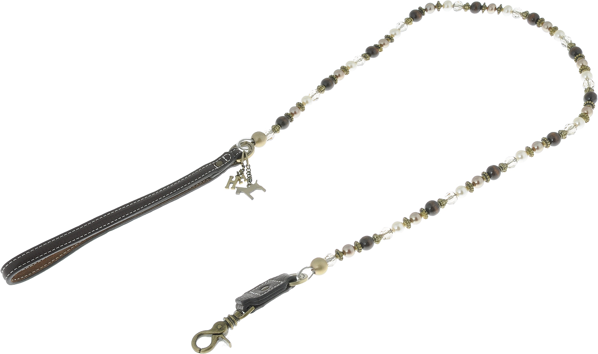 Поводок для собак Happy House Beads, цвет: коричневый, длина 125 см6804-2 Поводок для собак Happy House Beads, цвет: коричневый, длина 125 см6804-2Поводок для собак Happy House Beads станет изысканным аксессуаром для вашей собачки. Поводок выполнен в виде нити, декорированной бусинами, камнями и искусственными жемчужинами. Утолщенная леска с металлической проволокой внутри обеспечивает прочность изделия. Ручка поводка изготовлена из натуральной кожи и дополнена подвесками. Поводок пристегивается к ошейнику с помощью металлического карабина. Поводок отличается не только исключительной надежностью и удобством, но и ярким дизайном.