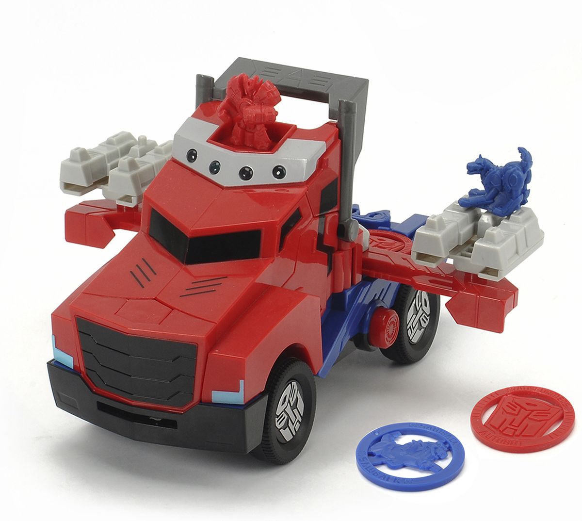 Dickie Toys Машинка-трансформер Боевой трейлер Optimus Prime3116003, 203116003 Dickie Toys Машинка-трансформер Боевой трейлер Optimus Prime3116003, 203116003Машинка-трансформер Dickie Toys Боевой трейлер Optimus Prime надолго займет внимание вашего ребенка. Optimus Prime - это один из главных героев мультфильма Трансформеры. Игрушка выполнена из яркого и прочного пластика в виде боевого трейлера. Игрушка снабжена яркой подсветкой и может воспроизводить звуки выстрелов. Колесные диски украшены логотипом автоботов. Боевой трейлер Optimus Prime имеет в комплекте две фигурки и четыре диска для стрельбы. Оптимус прайм всегда готов к бою. Одним движением обычный трейлер превращается в боевую машину. Дисками можно стрелять как из боковых стоек с помощью удара пальца, так и спереди, нажав кнопку. Эта игрушка непременно понравится вашему малышу. Порадуйте его таким замечательным подарком! Рекомендуется докупить 3 батарейки типа ААА напряжением 1,5V (комплектуется демонстрационными).