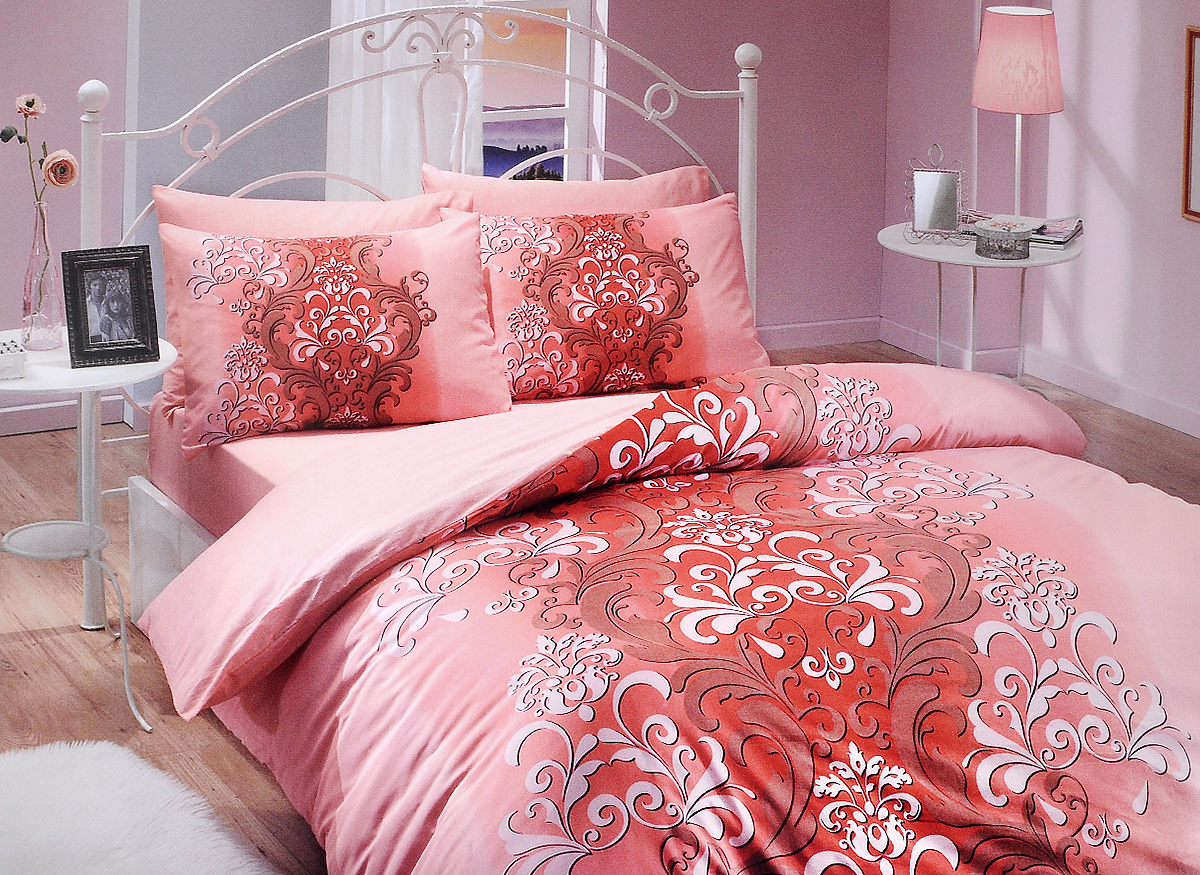 Комплект белья Hobby Home Collection Almeda, семейный, наволочки 50x70, 70x70, цвет: коралловый1501000981 Комплект белья Hobby Home Collection Almeda, семейный, наволочки 50x70, 70x70, цвет: коралловый1501000981Комплект белья Hobby Home Collection Almeda состоит из простыни, 2 пододеяльников и 4 наволочек. Белье выполнено из ранфорса - это ткань из 100% натурального хлопка, которая легко стирается, практичнее льна, подстраивается под температуру воздуха - зимой на таком белье тепло, летом - прохладно. Мягкость и нежность материала создает чувство комфорта и защищенности. У хлопка хорошая проводимость тепла, поэтому постельное белье из него может надолго оставаться свежим. Постельное белье с оригинальными дизайнами станет отличным выбором для людей, стремящихся всегда быть в центре внимания.
