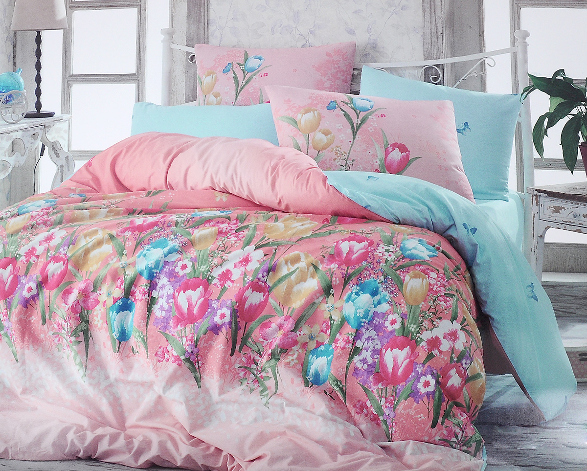 Комплект белья Hobby Home Collection Bianca, 1,5-спальный, наволочки 50x70, 70x70, цвет: розовый, голубой1501001101 Комплект белья Hobby Home Collection Bianca, 1,5-спальный, наволочки 50x70, 70x70, цвет: розовый, голубой1501001101Комплект белья Hobby Home Collection Bianca состоит из простыни, пододеяльника и 2 наволочек. Белье выполнено из ранфорса - это ткань из 100% натурального хлопка, которая легко стирается, практичнее льна, подстраивается под температуру воздуха - зимой на таком белье тепло, летом - прохладно. Мягкость и нежность материала создает чувство комфорта и защищенности. У хлопка хорошая проводимость тепла, поэтому постельное белье из него может надолго оставаться свежим. Постельное белье с оригинальными дизайнами станет отличным выбором для людей, стремящихся всегда быть стильными.