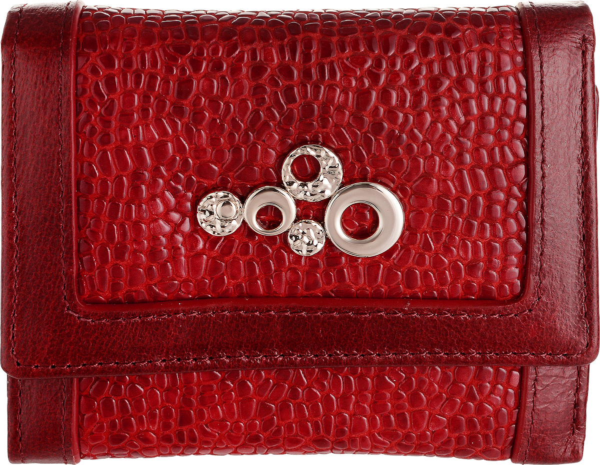 Кошелек женский Labbra, цвет: красный. L043-89002L043-89002 Кошелек женский Labbra, цвет: красный. L043-89002L043-89002Женский кошелек Labbra выполнен из натуральной высококачественной кожи. Изделие закрывается клапаном на застежку-кнопку. Внутри располагаются три отделения для купюр, одно их которых на молнии, три отделения для кредитных карт или визиток, одно из которых с прозрачным окошком, два скрытых кармашка и отделение для мелочи на застежке-кнопке.
