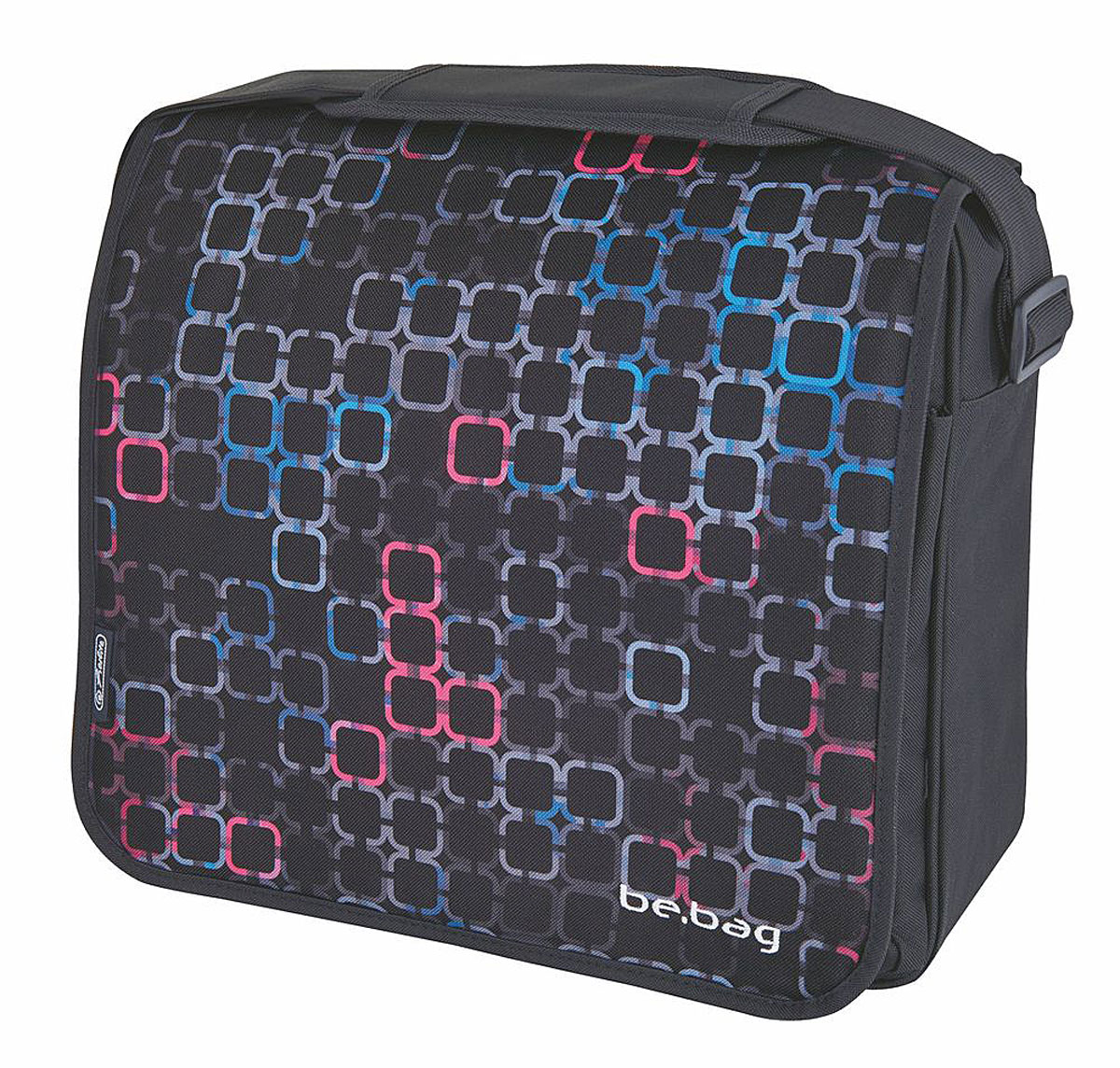 Herlitz Сумка школьная Be Bag Squares11437654 Herlitz Сумка школьная Be Bag Squares11437654Школьная сумка Herlitz Be Bag. Squares выполнена из прочного полиэстера черного цвета. Практичная наплечная сумка содержит одно основное отделение, которое закрывается на молнию и клапан с липучкой. Вместительное отделение содержит мягкий накладной карман с хлястиком на липучке и два открытых накладных кармана-сетки. Под клапаном расположился большой карман на застежке-молнии. Внутри ремешок с пластиковым карабином для ключей и дополнительные кармашки: врезной на молнии, открытый карман, карман-сетка, 2 кармана для письменных принадлежностей. Задняя сторона сумки дополнена врезным карманом на молнии. Сумка имеет одну широкую лямку с мягким передвижным элементом для комфортной переноски на плече. Плечевой ремень легко регулируется по длине. Прочную и вместительную сумку Be Bag. Squares можно использовать для повседневных прогулок, учебы, отдыха или спорта.