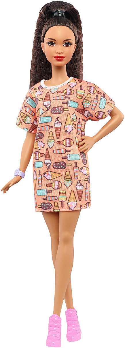 Barbie Кукла Игра с модой Style So SweetFBR37_DVX78 Barbie Кукла Игра с модой Style So SweetFBR37_DVX78Больше разнообразия в 2017 году! Теперь у кукол Barbie из линейки Игра с модой 4 типа телосложения, 9 цветов кожи, 6 цветов глаз, 9 типов макияжа, 11 цветов волос и 10 типов причесок! Каждая кукла имеет свой собственный стиль - от кэжуала до бохо. В набор входит кукла линейки Barbie Игра с модой, одежда и аксессуары. Множество вариантов одежды и обуви помогут создавать собственные истории, развивая воображение. Каждая кукла Barbie Игра с модой уникальна. Собери их всех!