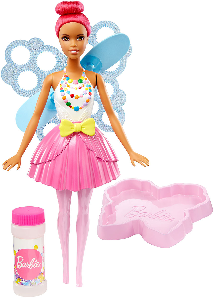 Barbie Кукла Фея Фантастические пузыри цвет волос розовыйDVM94_DVM96 Barbie Кукла Фея Фантастические пузыри цвет волос розовыйDVM94_DVM96Кукла-фея Barbie Фантастические пузыри умеет пускать пузыри из крыльев! Отправляйтесь в царство снов вместе с Barbie и все ваши мечты станут реальностью! Налейте раствор из бутылочки (входит в набор) в лоток в виде бабочки и окуните туда крылья куклы. Потяните за желтую ленточку на талии куклы и наблюдайте за полетом пузырей, которые пускает специальный вентилятор. Кукла одета в белый топ с разноцветными бусами на груди и розовую юбку в тон великолепным волосам. Соберите всех кукол Barbie и аксессуары из линейки Dreamtopia и отпустите мечту в полет!