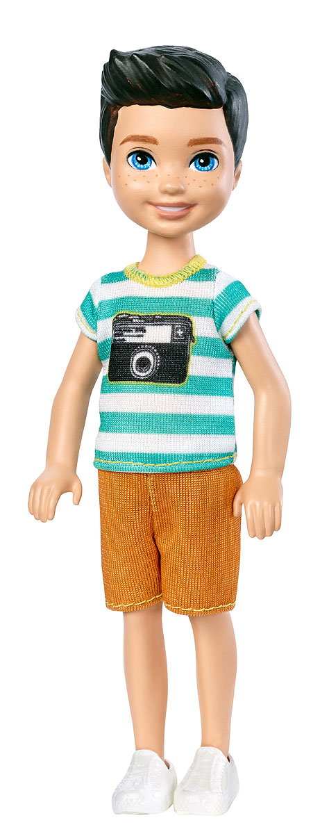 Barbie Мини-кукла Друг ЧелсиDWJ33_DYT90 Barbie Мини-кукла Друг ЧелсиDWJ33_DYT90Кукла Челси и ее друзья знают множество классных игр! У каждой из семи кукол серии - яркий наряд. Каждый найдет что-то свое среди самых разных тематик: плавание, цветы, мороженое, бабочки, воздушные змеи, кино и еда. Разнообразие образов и причесок кукол дает удивительные возможности для развития воображения и создания историй. Мини-кукла Barbie Друг Челси одета в полосатую футболку, легкие штаны и белые туфли. Руки, ноги и голова куклы подвижны. Соберите их всех и придумайте что-то совершенно новое!