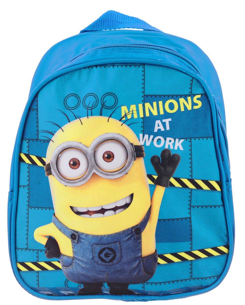 Universal Миньоны Рюкзак дошкольный Minions at Work29224 Universal Миньоны Рюкзак дошкольный Minions at Work29224Рюкзак дошкольный Universal Minions at Work имеет небольшой размер и оригинальный дизайн. Рюкзак отлично подойдет малышам детсадовского возраста. Рюкзак состоит из одного отделения и закрывается на пластиковую застежку-молнию. Лицевая часть декорирована ярким принтом с миньоном в рабочей одежде. Рюкзак имеет две лямки, которые можно регулировать по длине и текстильную петлю для переноски или подвешивания. Изделие изготовлено из износостойкой и водонепроницаемой ткани.