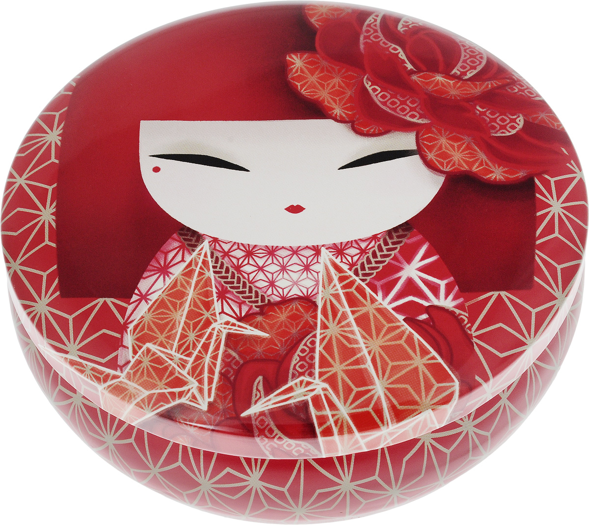 Шкатулка жестяная Kimmidoll КазунаKH0978 Шкатулка жестяная Kimmidoll КазунаKH0978Шкатулка жестяная Kimmidoll Казуна изготовлена из жести и оформлена изображением японской куколки кокеши. Шкатулка содержит вместительное отделение, надежно закрывающееся крышкой. Такая шкатулка не только надежно сохранит вашу бижутерию, но и станет необычным украшением интерьера. Размер: 13,5 x 13,5 x 4,5 см.