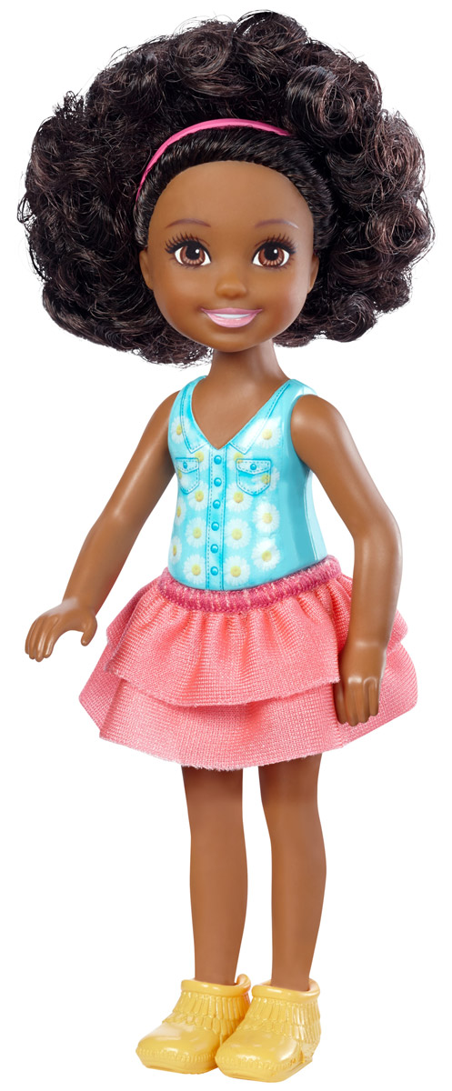 Barbie Мини-кукла Челси с букетом цветовDWJ33_DWJ35 Barbie Мини-кукла Челси с букетом цветовDWJ33_DWJ35Мини-кукла Barbie Челси порадует любую девочку, ведь она такая приветливая и веселая, что может поднять настроение одним своим присутствием. У куклы густые темные волосы, что позволит ребенку придумывать разнообразные прически. Малышка одета в пластиковый голубой топ с цветочками и пышную юбочку персикового цвета. На ножках - желтые ботиночки. В руки Челси может взять картонный букетик с желтыми цветочками. Голова, ручки и ножки куклы подвижны. Игрушка изготовлена из качественных и безопасных материалов. Благодаря играм с куклой, ваша малышка сможет развить фантазию и любознательность, овладеть навыками общения и научиться ответственности. Порадуйте свою принцессу таким прекрасным подарком!