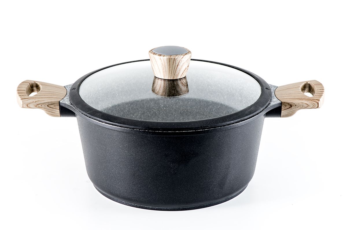 Кастрюля Gipfel Oliver, с крышкой, с антипригарным покрытием, 2,46 л0571 Кастрюля Gipfel Oliver, с крышкой, с антипригарным покрытием, 2,46 л0571Посуда Gipfel изготовлена только из качественных, экологически чистых материалов. Также уделяется особое внимание дизайну продукции, способному удовлетворять вкусы даже самых взыскательных покупателей. Сталь 8/10, из которой изготавливается посуда и аксессуары Gipfel, является уникальной. Она отличается высокими эксплуатационными характеристиками и крайне устойчива к физическим воздействиям. Сложно найти более подходящий для создания качественной кухонной посуды материал. Отличительной чертой металлической посуды, выполненной из подобной стали, является характерный сероватый оттенок поверхности и особый блеск. Преимущественной особенностью технологии является многослойное дно посуды, которое распределяет тепло по всей поверхности и позволяет сократить время приготовления пищи. Следует также отметить, что в посуде Gipfel можно готовить без воды и соли. Это позволяет приготовить более здоровую пищу.
