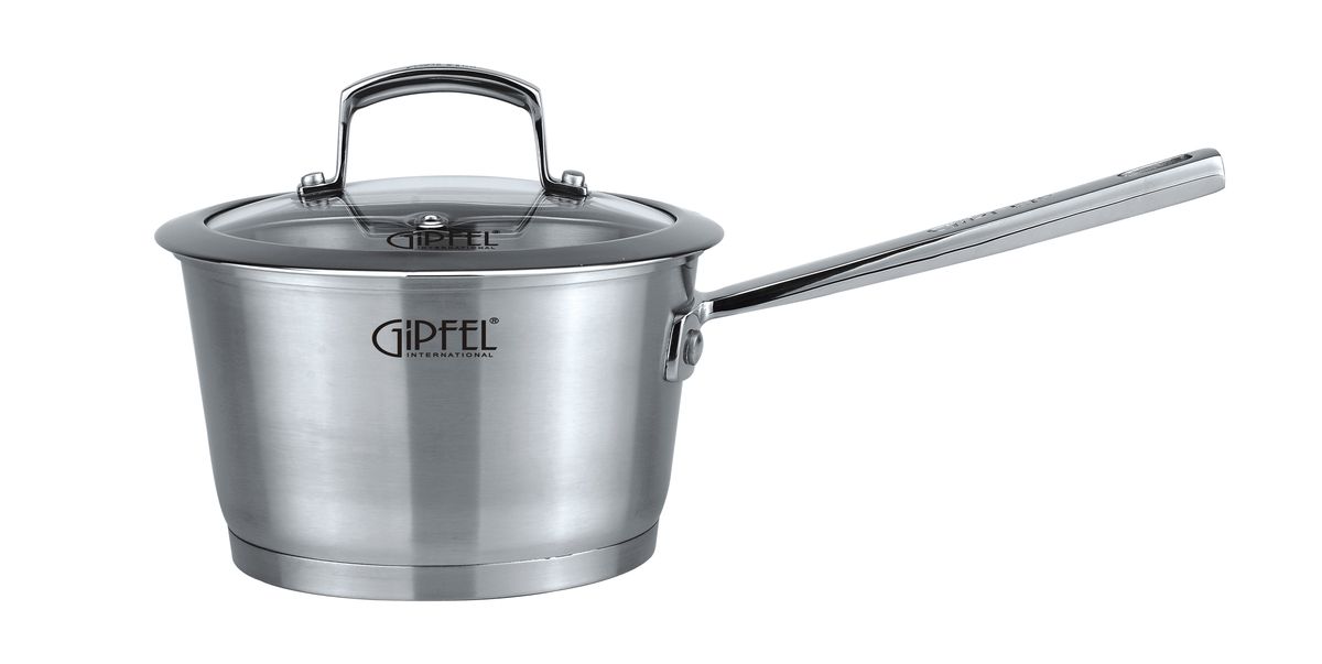 Ковш Gipfel Genesis, 1,6 л1251 Ковш Gipfel Genesis, 1,6 л1251Посуда Gipfel изготовлена только из качественных, экологически чистых материалов. Также уделяется особое внимание дизайну продукции, способному удовлетворять вкусы даже самых взыскательных покупателей. Сталь 8/10, из которой изготавливается посуда и аксессуары Gipfel, является уникальной. Она отличается высокими эксплуатационными характеристиками и крайне устойчива к физическим воздействиям. Сложно найти более подходящий для создания качественной кухонной посуды материал. Отличительной чертой металлической посуды, выполненной из подобной стали, является характерный сероватый оттенок поверхности и особый блеск. Преимущественной особенностью технологии является многослойное дно посуды, которое распределяет тепло по всей поверхности и позволяет сократить время приготовления пищи. Следует также отметить, что в посуде Gipfel можно готовить без воды и соли. Это позволяет приготовить более здоровую пищу.