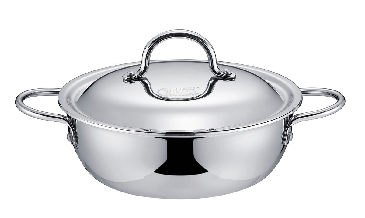Кастрюля Gipfel Deluxe, с крышкой, 3,5 л. 12671267 Кастрюля Gipfel Deluxe, с крышкой, 3,5 л. 12671267Посуда Gipfel изготовлена только из качественных, экологически чистых материалов. Также уделяется особое внимание дизайну продукции, способному удовлетворять вкусы даже самых взыскательных покупателей. Сталь 8/10, из которой изготавливается посуда и аксессуары Gipfel, является уникальной. Она отличается высокими эксплуатационными характеристиками и крайне устойчива к физическим воздействиям. Сложно найти более подходящий для создания качественной кухонной посуды материал. Отличительной чертой металлической посуды, выполненной из подобной стали, является характерный сероватый оттенок поверхности и особый блеск. Преимущественной особенностью технологии является многослойное дно посуды, которое распределяет тепло по всей поверхности и позволяет сократить время приготовления пищи. Следует также отметить, что в посуде Gipfel можно готовить без воды и соли. Это позволяет приготовить более здоровую пищу.