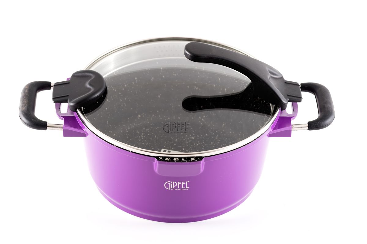 Кастрюля Gipfel Chic, с антипригарным покрытием, цвет: темно-фиолетовый, 4,4 л0498 Кастрюля Gipfel Chic, с антипригарным покрытием, цвет: темно-фиолетовый, 4,4 л0498Посуда Gipfel изготовлена только из качественных, экологически чистых материалов. Также уделяется особое внимание дизайну продукции, способному удовлетворять вкусы даже самых взыскательных покупателей. Сталь 8/10, из которой изготавливается посуда и аксессуары Gipfel, является уникальной. Она отличается высокими эксплуатационными характеристиками и крайне устойчива к физическим воздействиям. Сложно найти более подходящий для создания качественной кухонной посуды материал. Отличительной чертой металлической посуды, выполненной из подобной стали, является характерный сероватый оттенок поверхности и особый блеск. Преимущественной особенностью технологии является многослойное дно посуды, которое распределяет тепло по всей поверхности и позволяет сократить время приготовления пищи. Следует также отметить, что в посуде Gipfel можно готовить без воды и соли. Это позволяет приготовить более здоровую пищу.