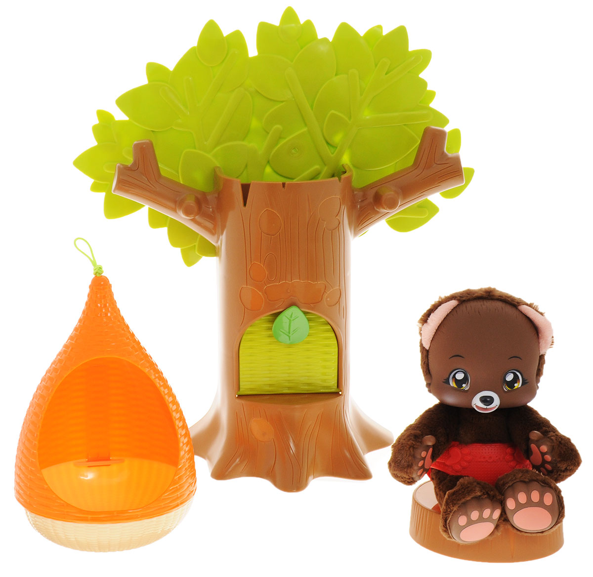 Zoopy Игровой набор Дерево BaobaBТ57055 Zoopy Игровой набор Дерево BaobaBТ57055Игровой набор Zoopy Дерево BaobaB непременно порадует вашего малыша. Один из малышей Zoopy обрел новый дом. У него появилось собственное гнездо и дерево, на которое это его можно повесить. Кроме этого у медвежонка, который может сосать лапу, есть еще и пенек, где он может присесть отдохнуть. Но если и это занятие наскучит, можно залезть в дупло дерева и оттуда наблюдать за окружающим миром. Малыш способен издавать пять забавных звуков, для этого нужно несильно нажать на его животик, а его лапки могут светиться в темноте. Все элементы набора выполнены из прочных материалов. Для работы игрушки необходима одна батарейка типа AAA(входит в комплект).
