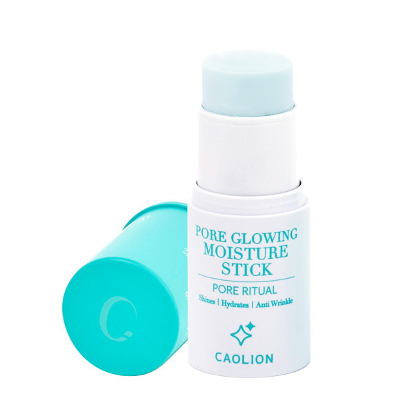 Caolion Увлажняющий стик для лица, придающий сияние Pore Glowing Moisture Stick 6г40021 Caolion Увлажняющий стик для лица, придающий сияние Pore Glowing Moisture Stick 6г40021Деликатный увлажняющий бальзам для кожи лица в супер-компактной форме поддерживает макияж в идеальном состоянии в течение всего дня. Предназначен для нанесения как до макияжа – в качестве праймера, так и поверх него – для дополнительного ухода за кожей. Комплекс экстрактов азиатских растений, ниацинамид и аденозин придают коже здоровое сияние, при этом смягчая и устраняя морщинки. Для всех типов кожи. Без парабенов, сульфатов, фталатов, минерального масла и других потенциально опасных ингредиентов.