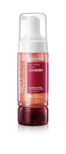Neogen Dermalogy Пенка для умывания с ягодами клюквы придает силу уставшей коже Real Fresh Cranberry 160г44182 Neogen Dermalogy Пенка для умывания с ягодами клюквы придает силу уставшей коже Real Fresh Cranberry 160г44182Созданная по уникальной технологии, пенка для умывания маскимально обогащена полезными компонентами, обеспечивая качественное и бережное очищение кожи. Обладая натуральным составом, идеально подходит для ежедневного ухода, поддерживая кожу увлажненной и смягченной. Формула с ферментированным экстрактом клюквы обладает мощным антиоксидантным действием, борясь с преждевременным старением, возвращая энергию и силу усталой коже. Инновационная рецептура содержит в основе клюквенную воду вместо обычной воды, а также включает комплекс растительных экстрактов, гиалуроновую кислоту и другие ухаживающие высококачественные компоненты. Не содержит парабены, сульфаты, минеральное масло и другие потенциально опасные ингредиенты. Подходит для всех типов кожи, в том числе чувствительной.