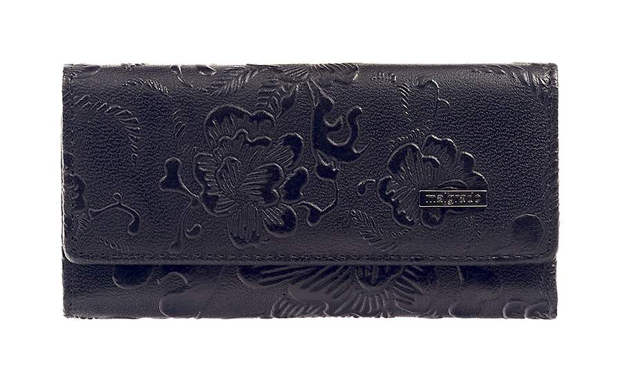 Ключница Malgrado, цвет: черный. 47006-1820347006-18203 Black Ключница Malgrado, цвет: черный. 47006-1820347006-18203 BlackСтильная ключница Malgrado изготовлена из натуральной кожи черного цвета с декоративным тиснением в виде цветов и закрывается широким клапаном на две кнопки. Внутри ключницы расположено шесть крючков для ключей, кармашек на застежке-молнии и металлическое кольцо для возможности крепления к поясу или сумке. Ключница упакована в коробку из плотного картона с логотипом фирмы. Характеристики: Материал: натуральная кожа, металл, текстиль. Размер ключницы: 12 см x 6 см х 2 см. Цвет: черный. Размер упаковки: 14,5 см x 7,5 см x 3 см. Артикул: 47006-18203.