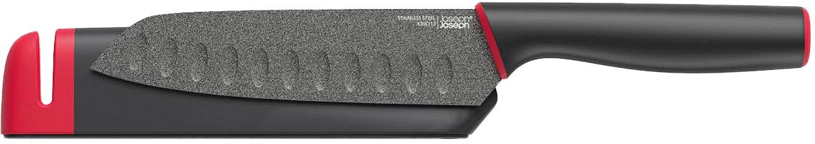Нож-сантоку Joseph Joseph Slice & Sharpen, в чехле, со встроенной ножеточкой10144 Нож-сантоку Joseph Joseph Slice & Sharpen, в чехле, со встроенной ножеточкой10144Универсальный кухонный нож «сантоку», дополненный защитным чехлом со встроенной керамической точилкой. Лезвие из нержавеющей стали располагает неприлипающим покрытием, благодаря чему нарезание продуктов становится более легким и гигиеничным. Для удобной и безопасной заточки основа чехла-точилки оснащена нескользящим покрытием.