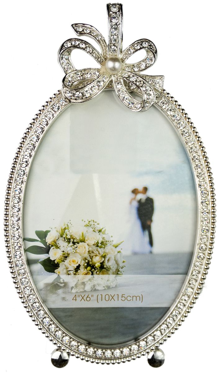 Фоторамка Platinum, 10 х 15 см. PF9953R-4PLATINUM PF9953R-4 Фоторамка Platinum, 10 х 15 см. PF9953R-4PLATINUM PF9953R-4Декоративная фоторамка Platinum изготовлена из металла. Изделие овальной формы декорировано бантиком и оформлено стразами. Рамка устанавливается на столе с помощью специальной ножки. Такая фоторамка позволит хранить на видном месте фотографии любимых вами людей и памятных моментов жизни, а также красиво дополнит интерьер помещения. Размер фоторамки: 11,7 х 19,8 см.