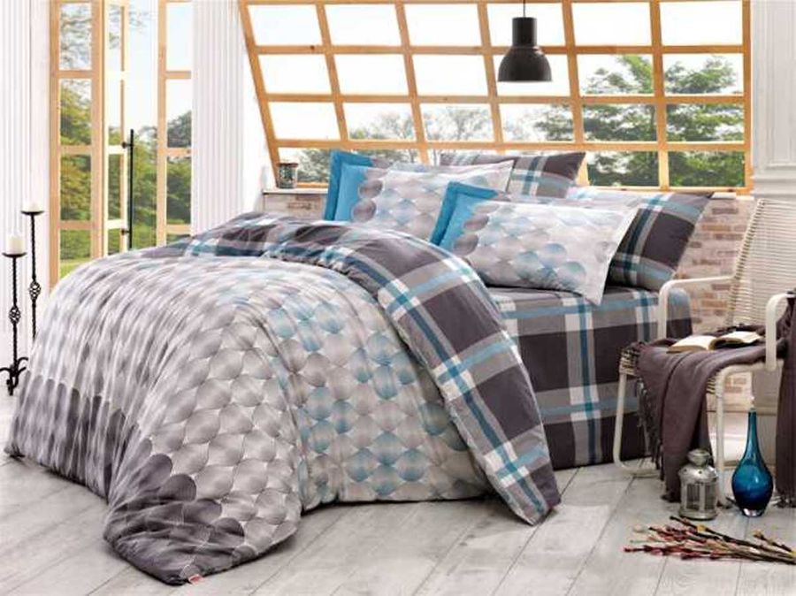 Комплект белья Hobby Home Collection Belen, 2-спальный, наволочки 70x70, цвет: серый1501000901 Комплект белья Hobby Home Collection Belen, 2-спальный, наволочки 70x70, цвет: серый1501000901Комплект белья Hobby Home Collection состоит из простыни, пододеяльника и 4 наволочек. Белье выполнено из поплина - это ткань из 100% натурального хлопка. По легенде этот материал впервые произвели во французской резиденции Папы Римского, городе Авиньон. За это ткань назвали поплином, что означает папский. По своим характеристикам она напоминает бязь, однако, на ощупь гораздо более мягкая и гладкая. Прекрасные потребительские качества обеспечили поплину популярность у розничного покупателя: ткань не выцветает и не мнется, ее можно не гладить вообще; не линяет и не деформируется при стирке до сорока градусов; на 100% состоит из натуральных хлопковых волокон.