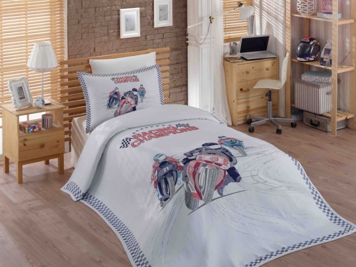 Комплект белья Hobby Home Collection Le-Man, 1,5-спальный, наволочки 50x70, 70x70, цвет: белый1607000055 Комплект белья Hobby Home Collection Le-Man, 1,5-спальный, наволочки 50x70, 70x70, цвет: белый1607000055Все юноши и девушки в современном мире, хорошо разбираются в моде и красоте, хотят чтобы не только их наряды и украшения были стильными, но и комната. Постельное белье из сатина с жаккардовым покрывалом ТМ HOBBY HOME COLLECTION - специально разработано для подростков, создано с учетом модных тенденций и стильных дизайнерских решений. Помогает гармонично дополнить образ в атмосфере домашнего уюта и добавить отдыху позитива, также оно комфортно для тела, гипоаллергенно, легко впитывает частички влаги, за счет чего оно хорошо охлаждает, кожа дышит, а сон ребенка становится крепким и здоровым.